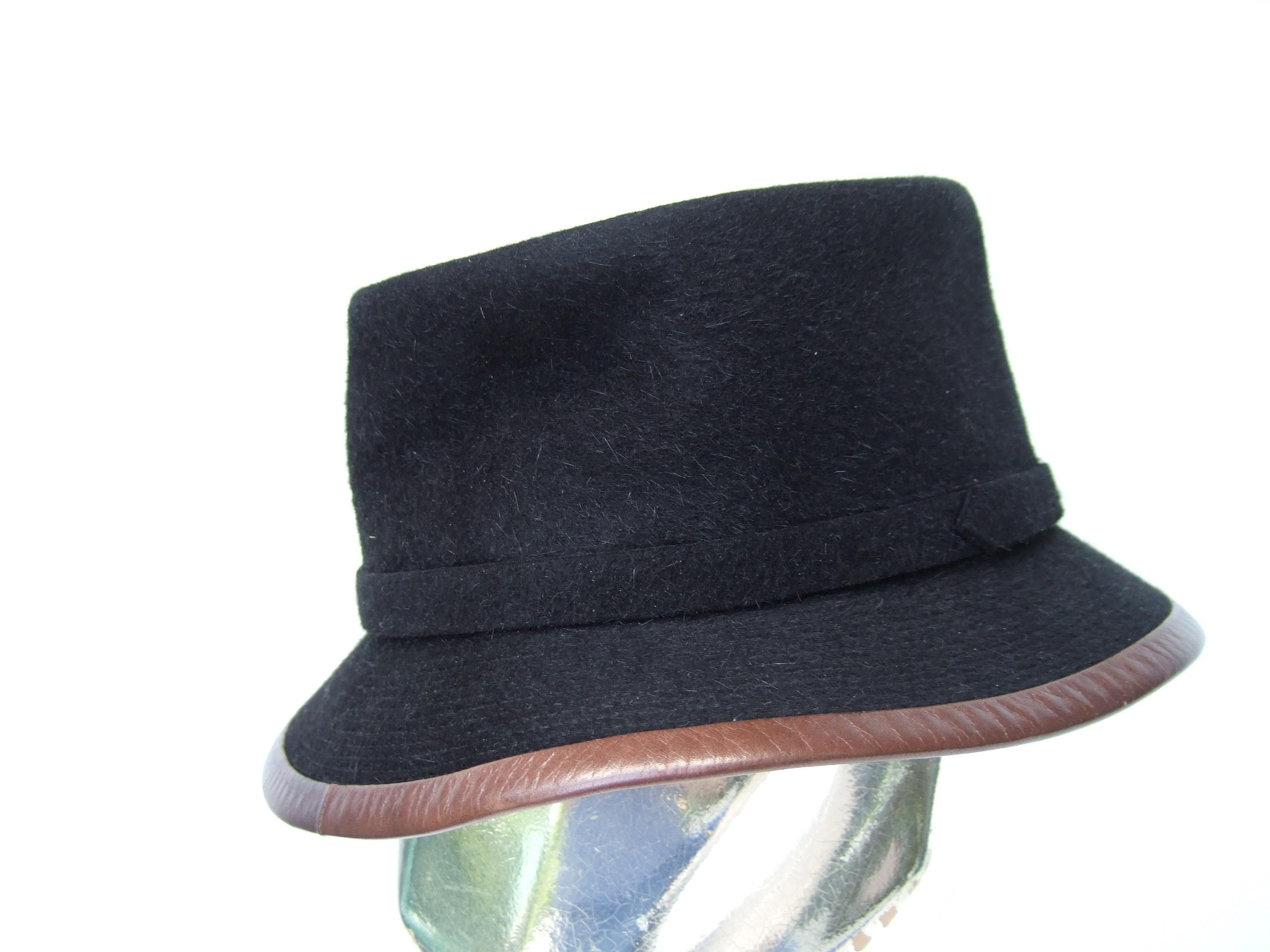 Hermes Paris Schwarzer Hut mit Lederbesatz aus Wolle, Labeled Motsch Chapeaux Pour Hermes  im Angebot 4