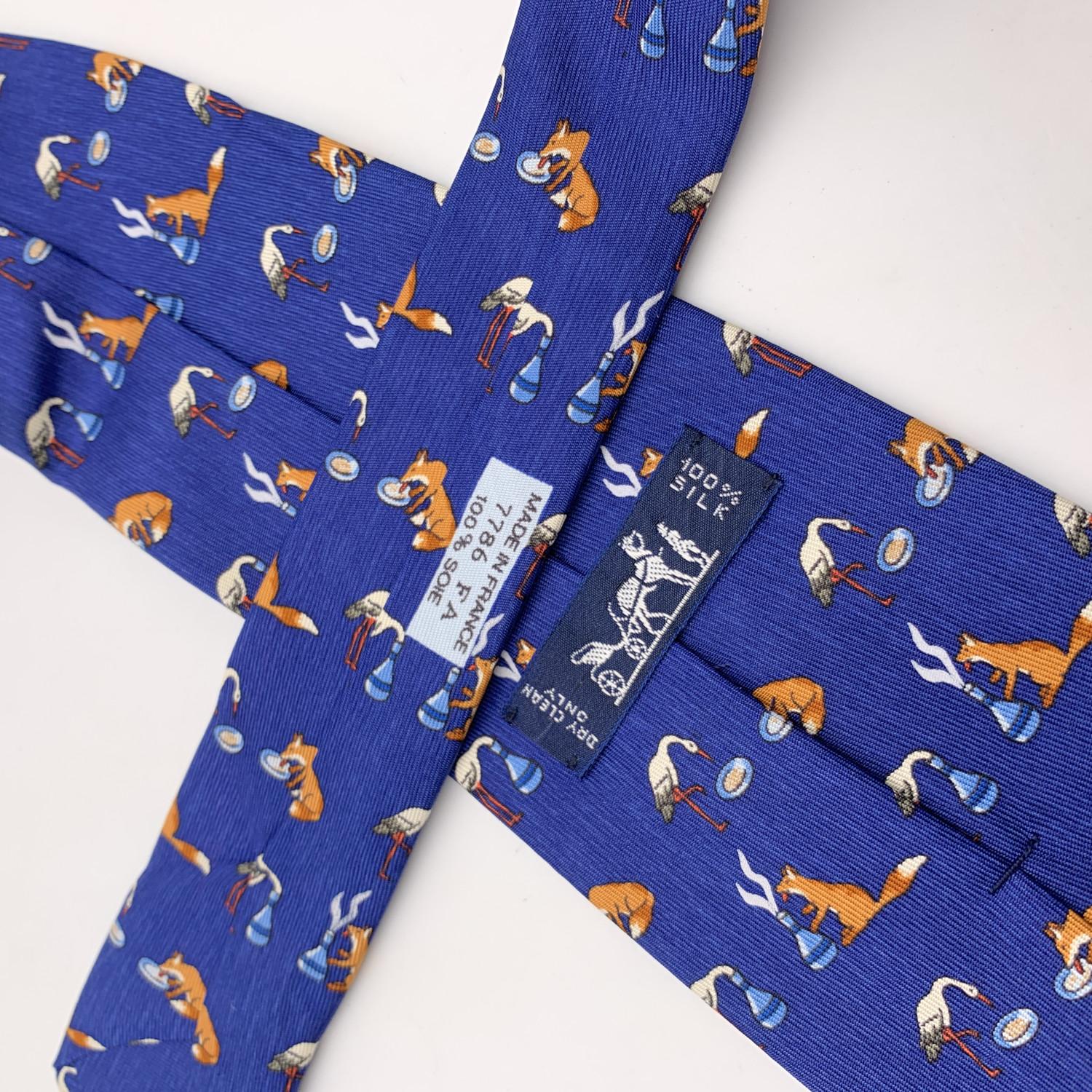 Seidenkrawatte von Hermes Paris, blau, Fuchs und Stork, Druck 7786 FA im Zustand „Hervorragend“ in Rome, Rome
