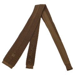 Cravate Hermès Paris en tricot de soie marron brodé en H en maille