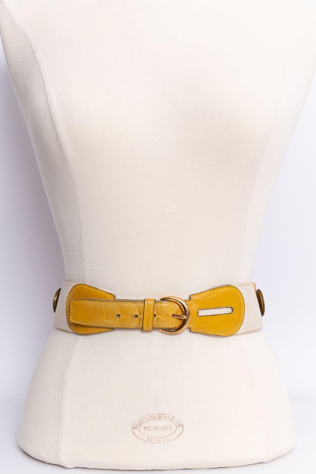 Ceinture en toile Hermes Paris en cuir jaune, ornée d'éléments en métal doré en vente 1