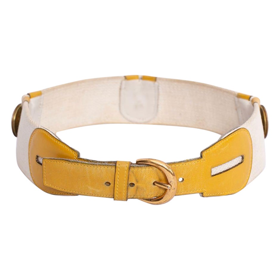 Ceinture en toile Hermes Paris en cuir jaune, ornée d'éléments en métal doré