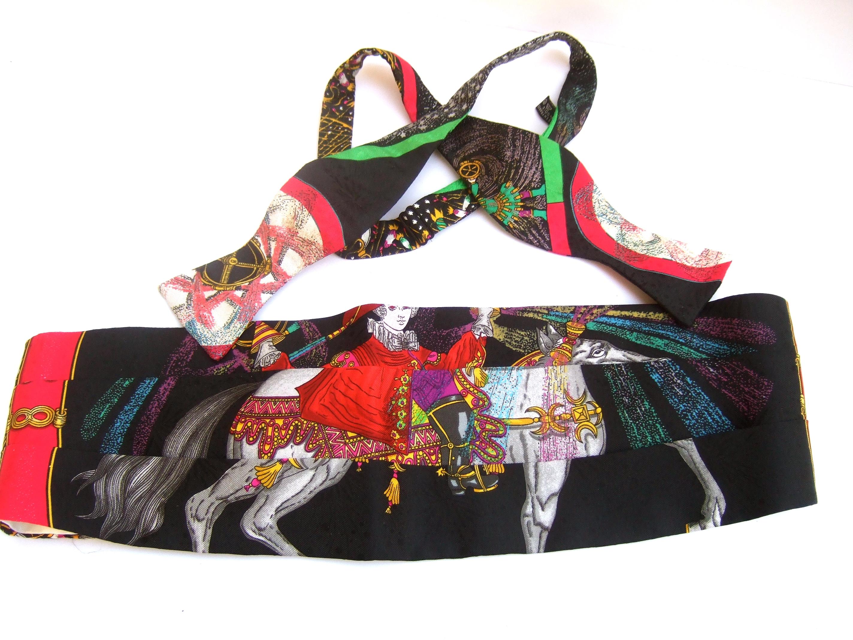 Set di papillon in seta di Hermes Paris Casques et Plumet Cummerbund C.C. anni '90 in vendita 2