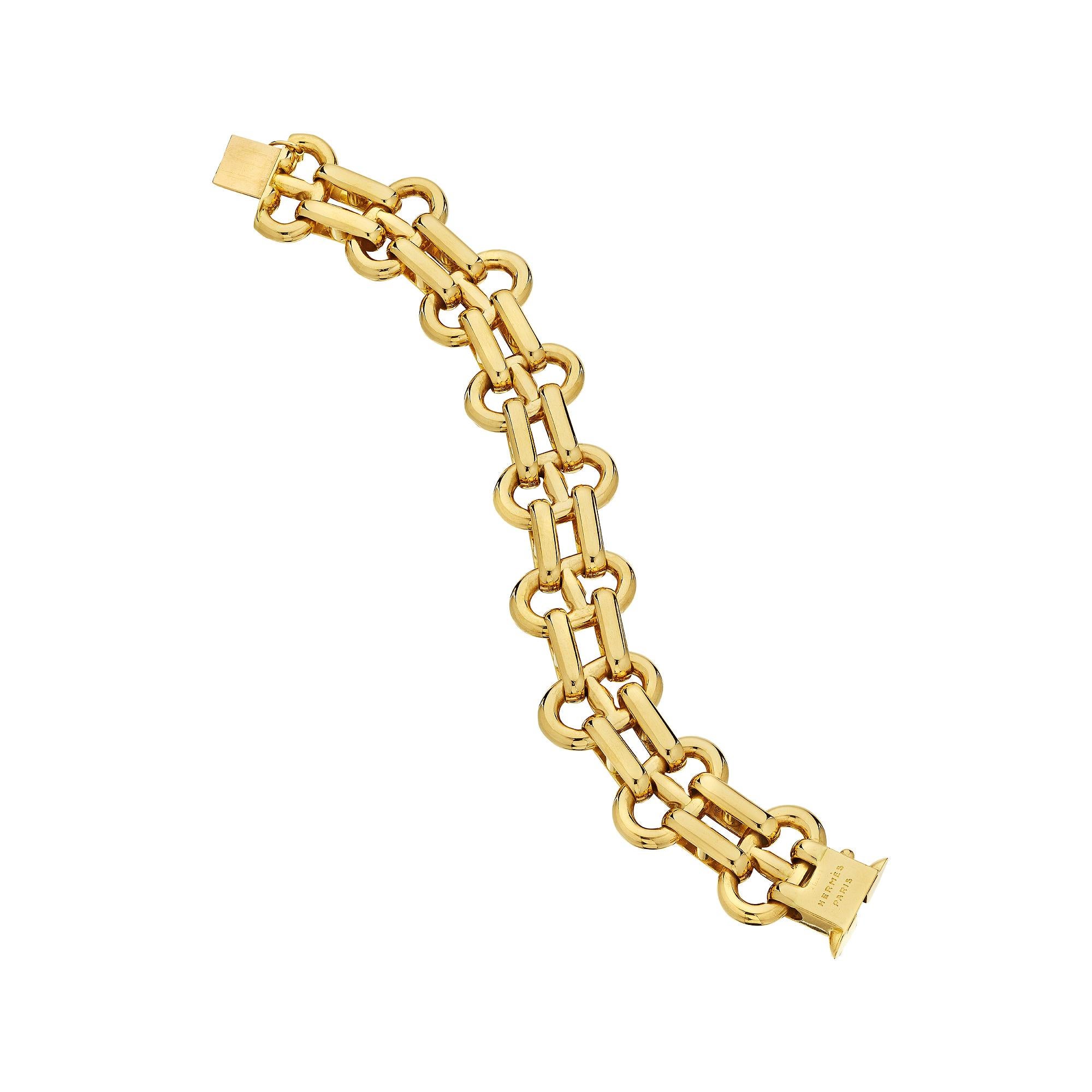 Rare et incomparable, cet exquis bracelet moderniste Hermes Paris 'Chaine d'Ancre' en or jaune 18 carats vous fera voir triple.  Avec une rangée unique de maillons 
