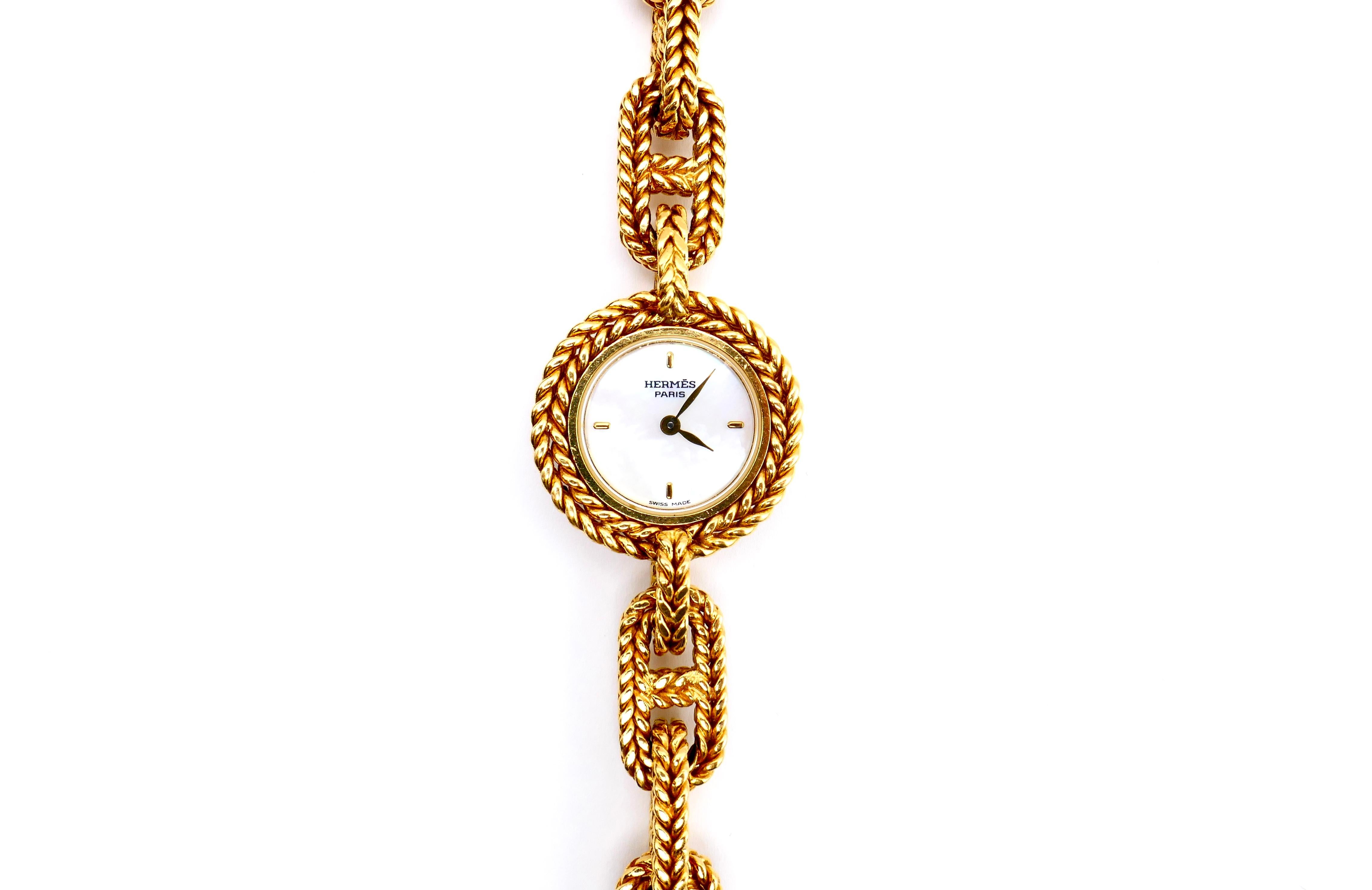 Hermès Paris Chaine D'Ancre Montre-bracelet vintage en or jaune et nacre avec chaîne Excellent état - En vente à Beverly Hills, CA