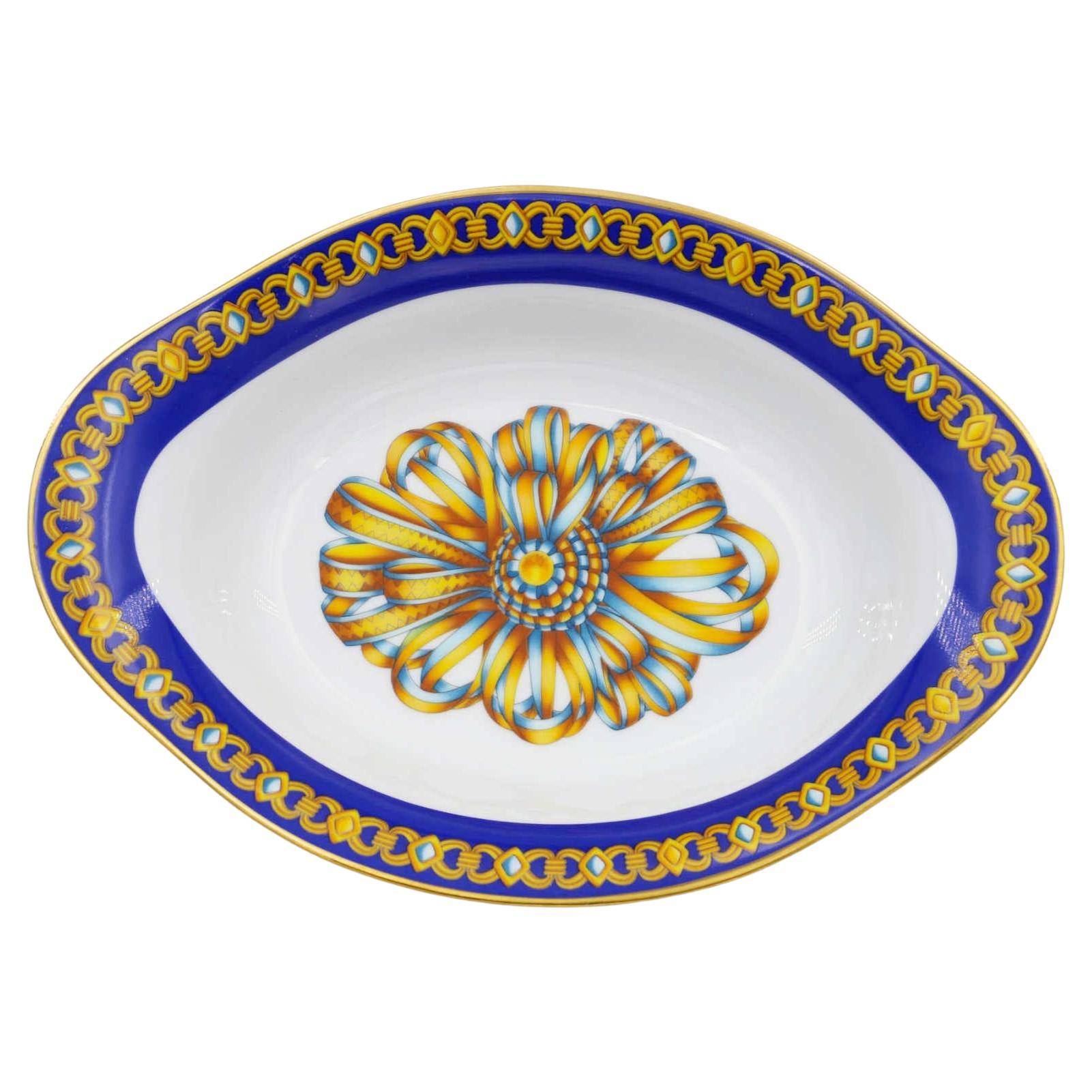 Porcelaine de Paris "Cocarde de Soie" Assiette centrale en porcelaine en vente