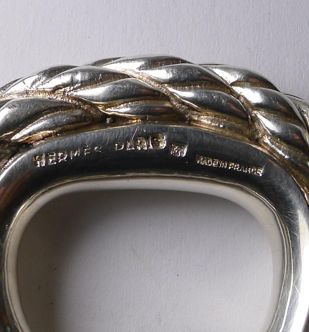 Hermes, París Abrebotellas de cordón en chapa de plata c.1960's mediados del siglo XX en venta