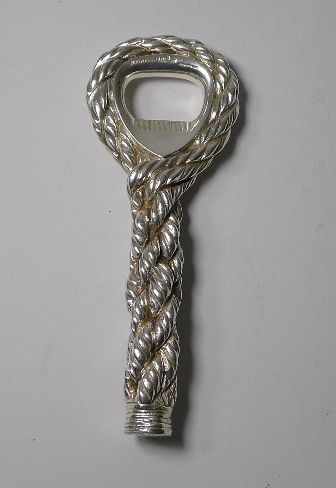 Hermes, París Abrebotellas de cordón en chapa de plata c.1960's en venta 1