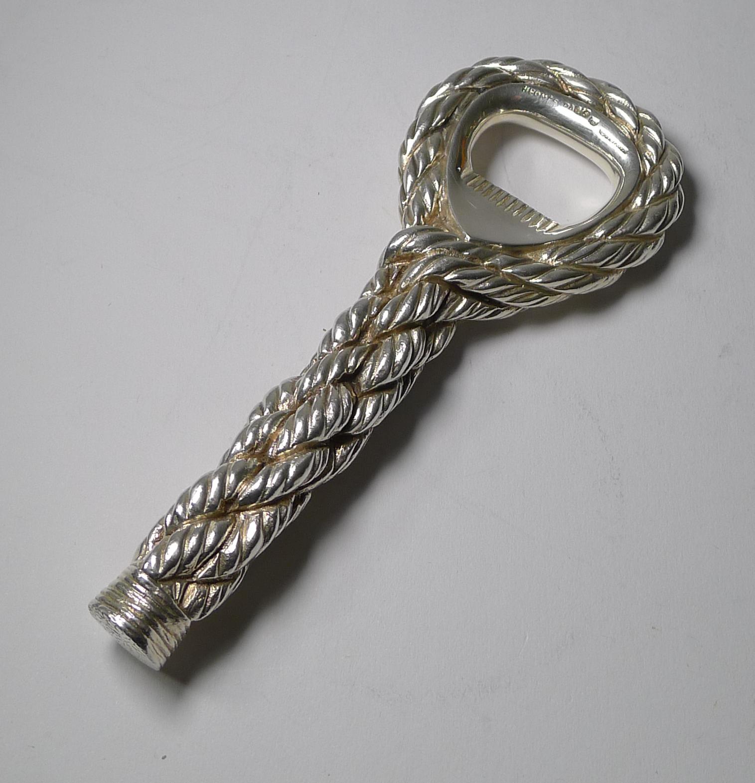 Hermes, París Abrebotellas de cordón en chapa de plata c.1960's en venta 2