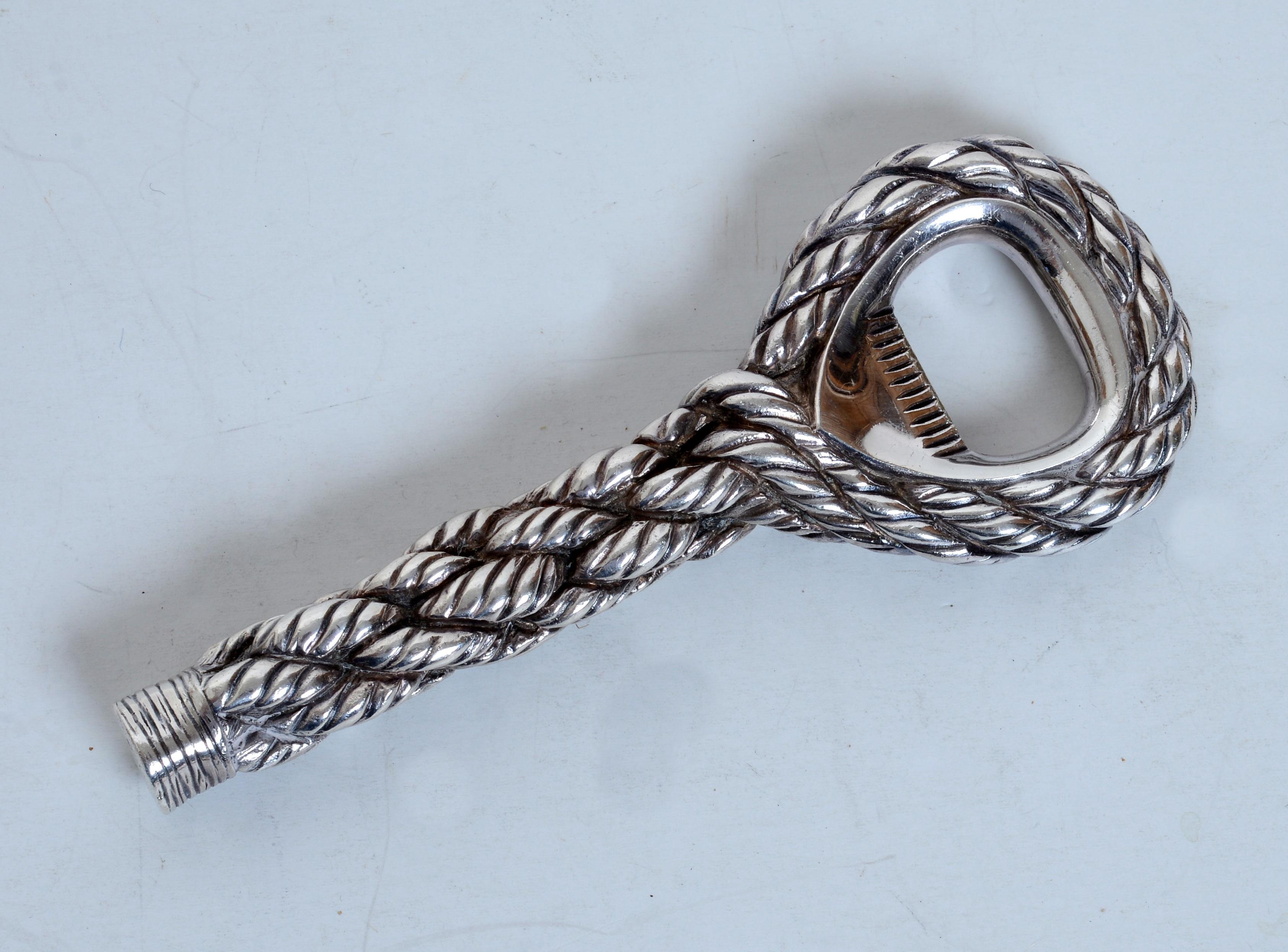 Hermes, Paris Cordage Ouvre-bouteille en métal argenté, c.1960. Conçu et fabriqué dans les années 1960, ce décapsuleur en laiton argenté fait partie de la collection 