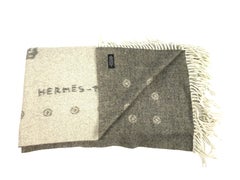 Couverture en cachemire gris foncé et gris clair Hermes Paris