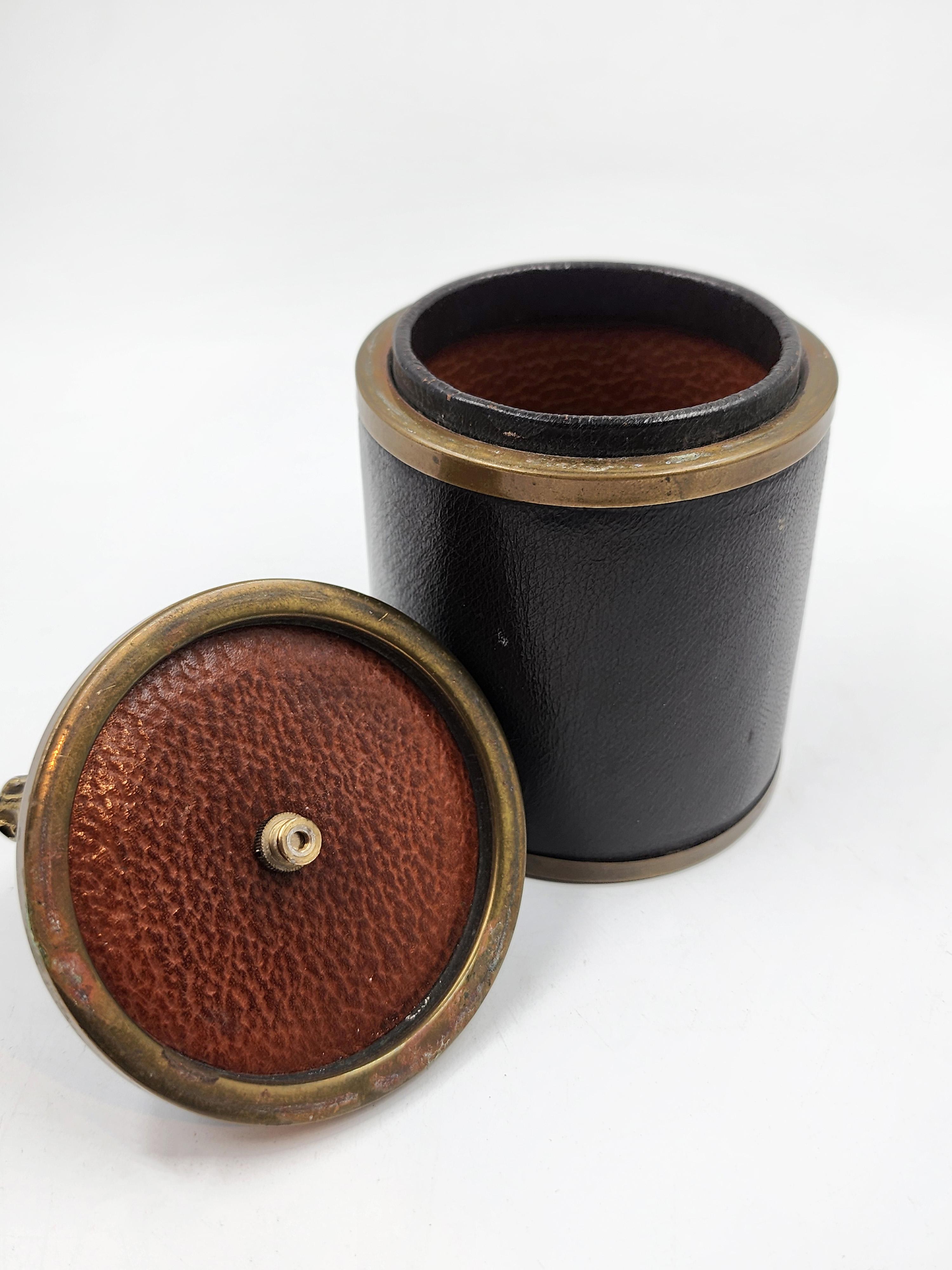 Post-Modern Hermès Paris decorative box in leather and bronze. For Sale