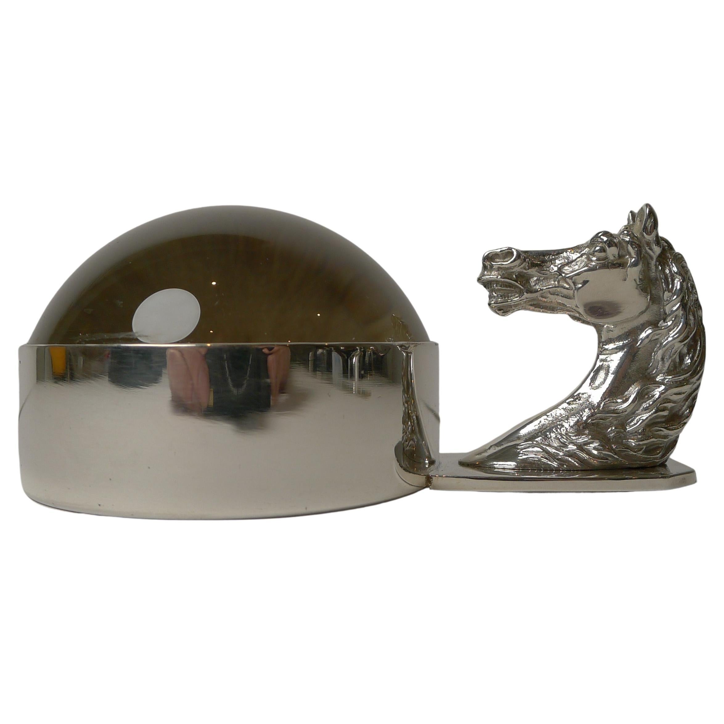 A magnificent and grand vintage desk-top magnifying glass / loupe made with it's beautifully cast Hermes Horse head handle, lovely quality to be expected from this most famous of luxury brands.

Stamped Hermes, Paris and Made in France either side