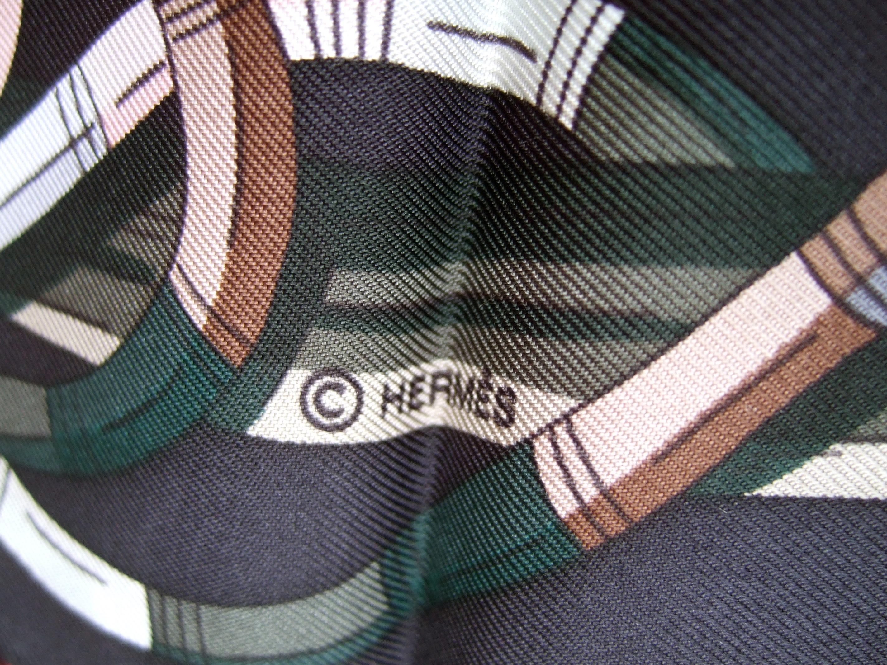 Hermes Paris Exotische Seide Dschungel Tiere Thematische Hand gerollt Schal c 1990s  5