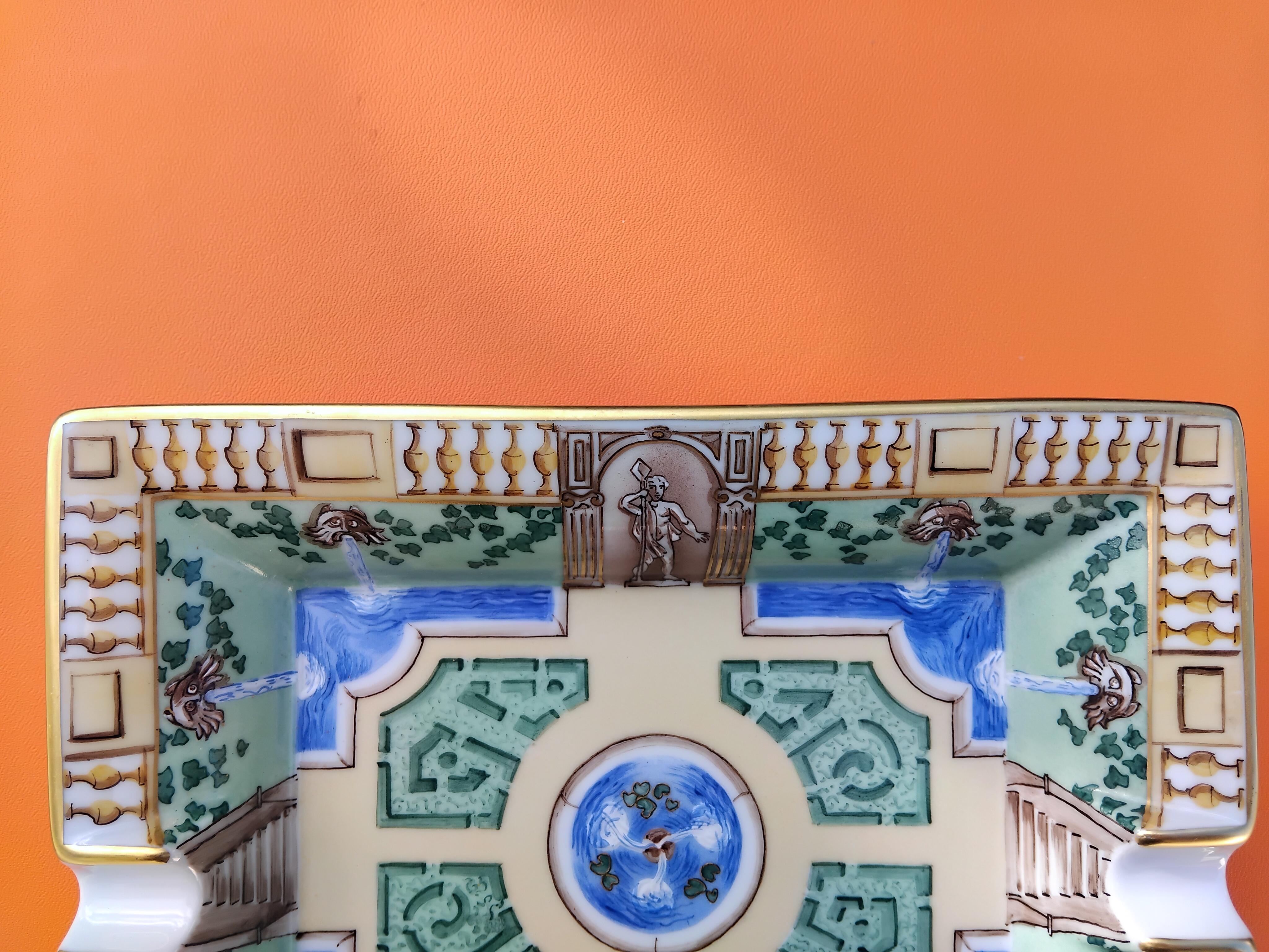 Hermès París Jardín Francés Impreso Cenicero Cigarros Bandeja de cambio Porcelana Dorada en venta 11