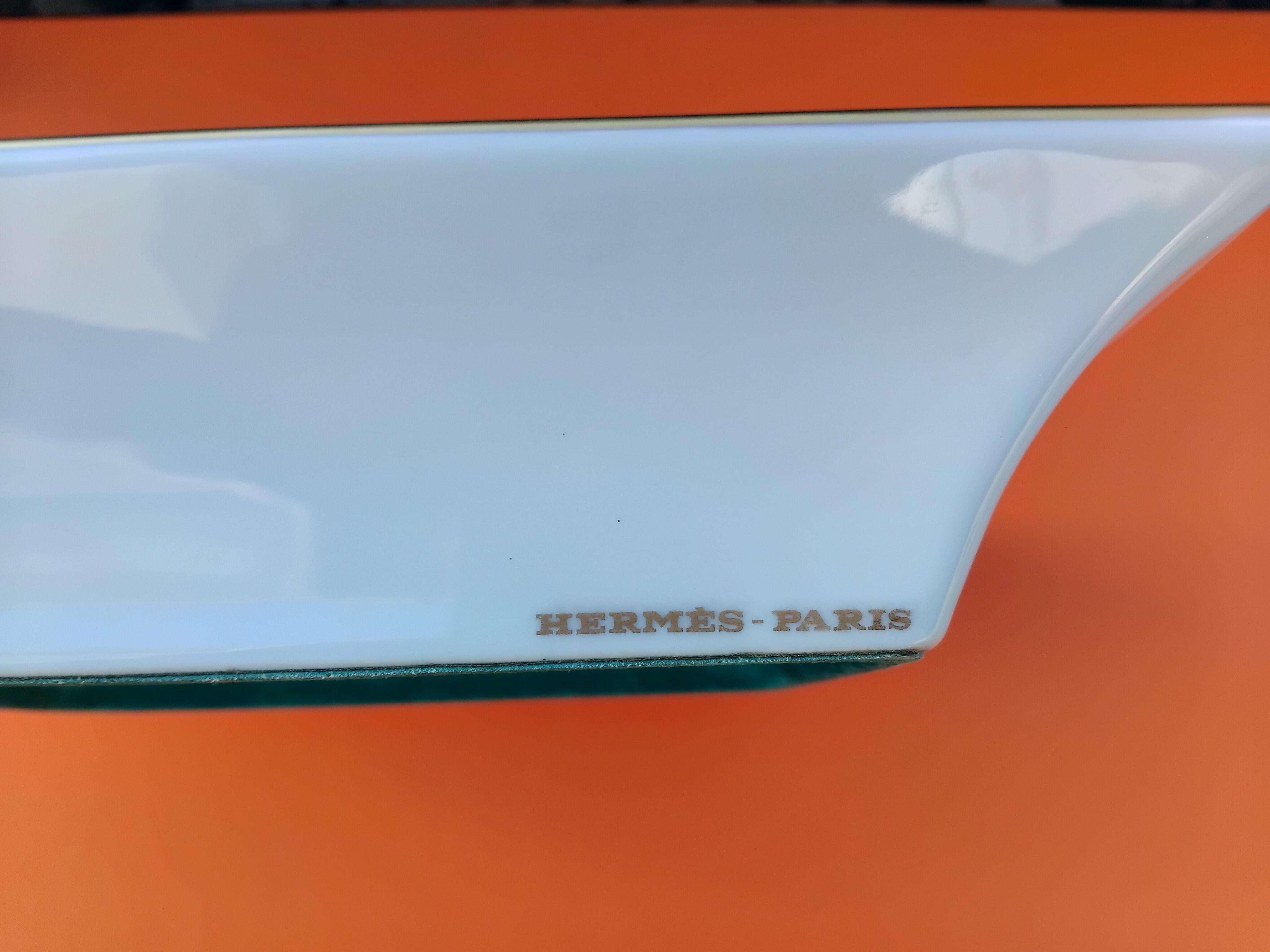 Hermès París Jardín Francés Impreso Cenicero Cigarros Bandeja de cambio Porcelana Dorada en venta 16