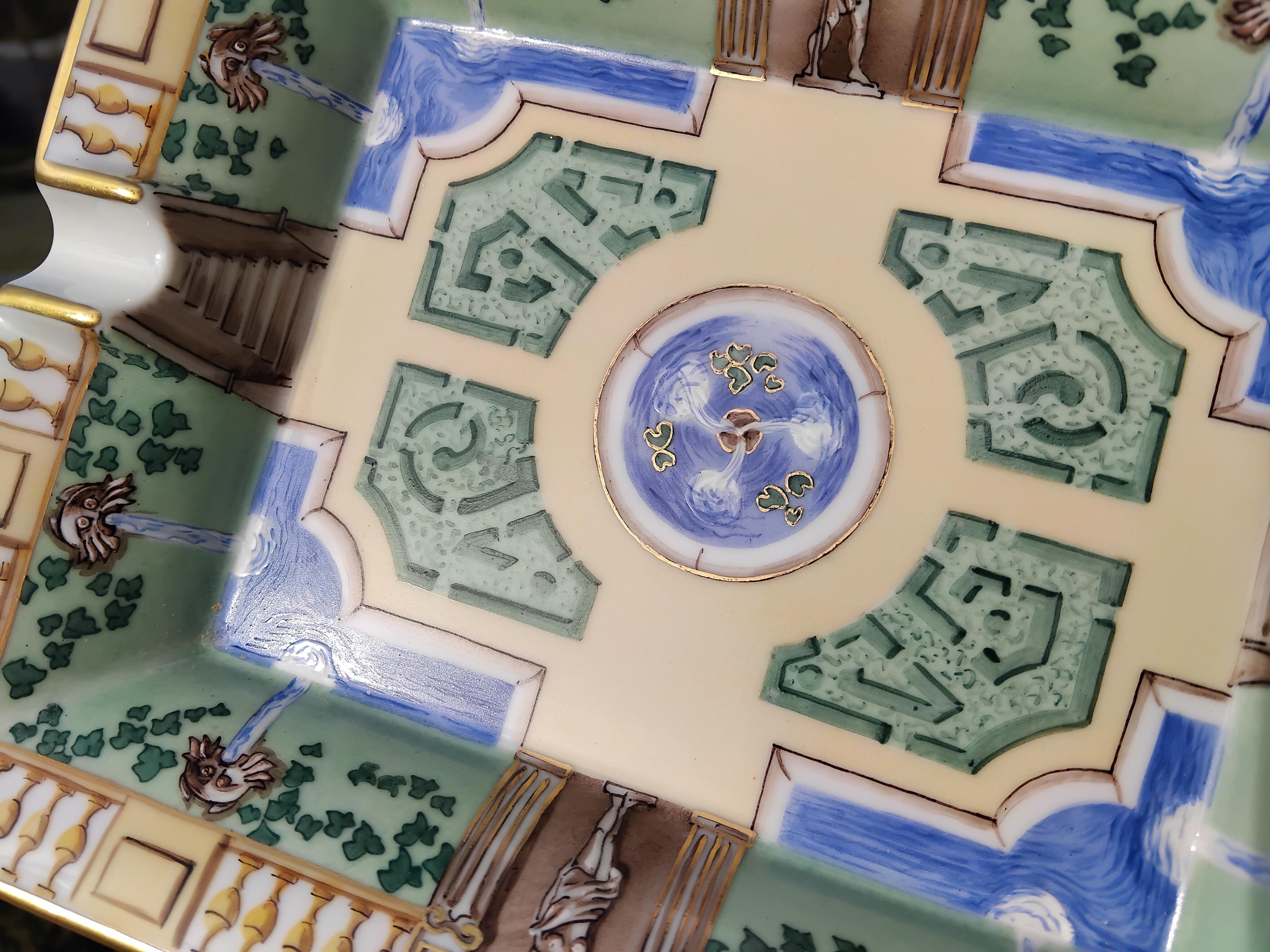 Hermès París Jardín Francés Impreso Cenicero Cigarros Bandeja de cambio Porcelana Dorada Gris en venta