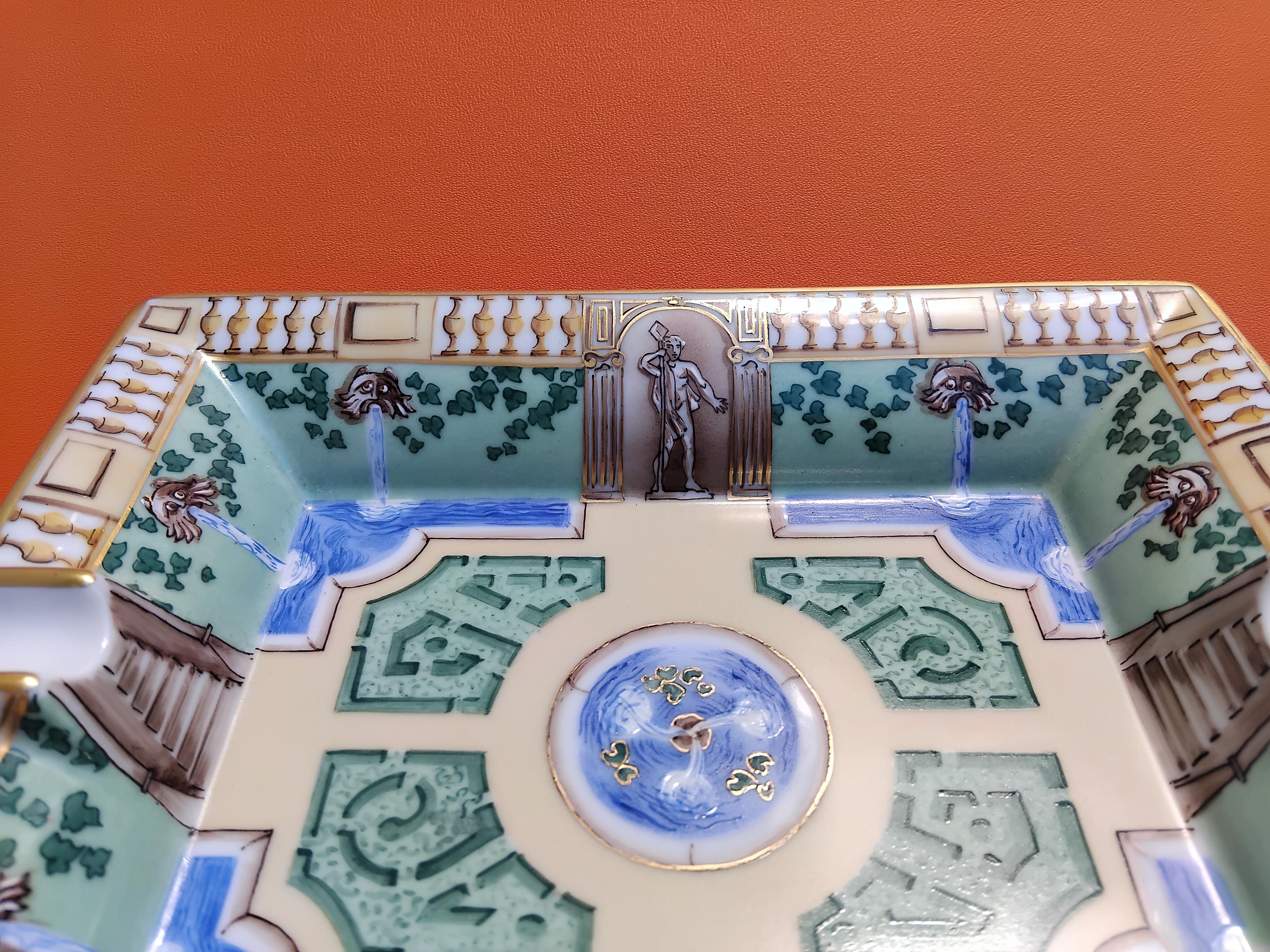 Hermès París Jardín Francés Impreso Cenicero Cigarros Bandeja de cambio Porcelana Dorada en venta 3