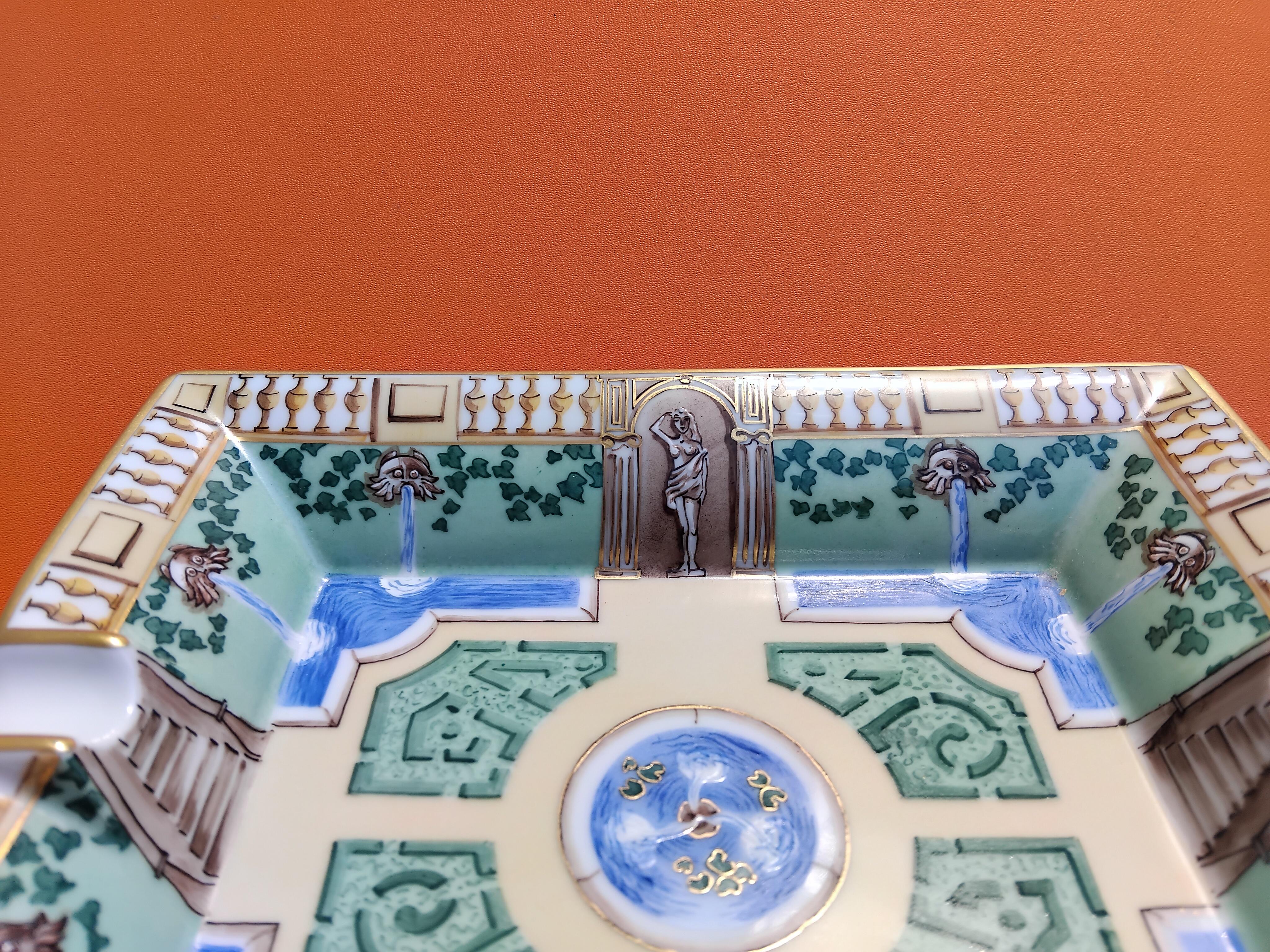 Hermès París Jardín Francés Impreso Cenicero Cigarros Bandeja de cambio Porcelana Dorada en venta 5