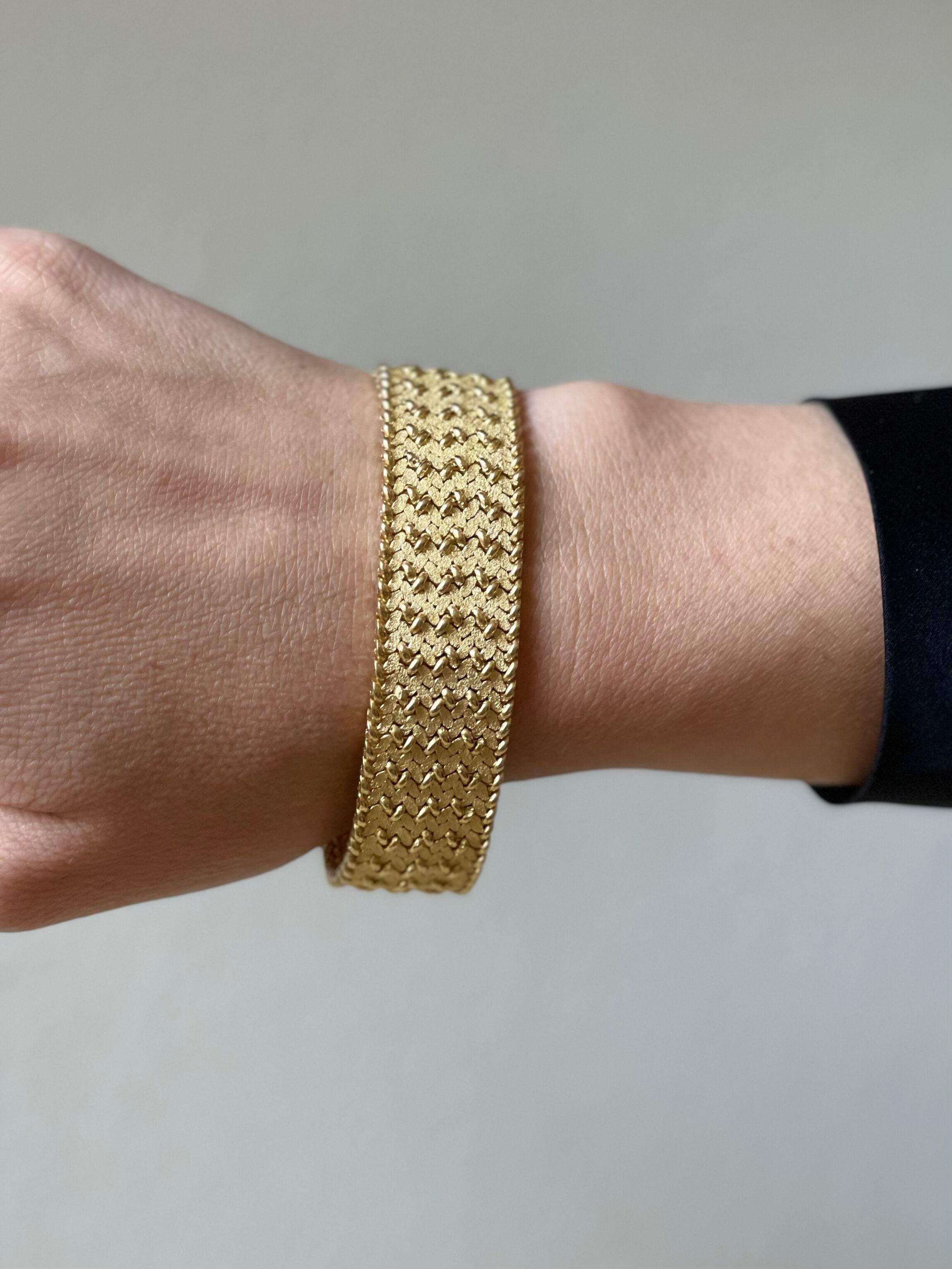Vintage 18k gold bracelet by Hermes Paris. The bracelet is 7 3/8