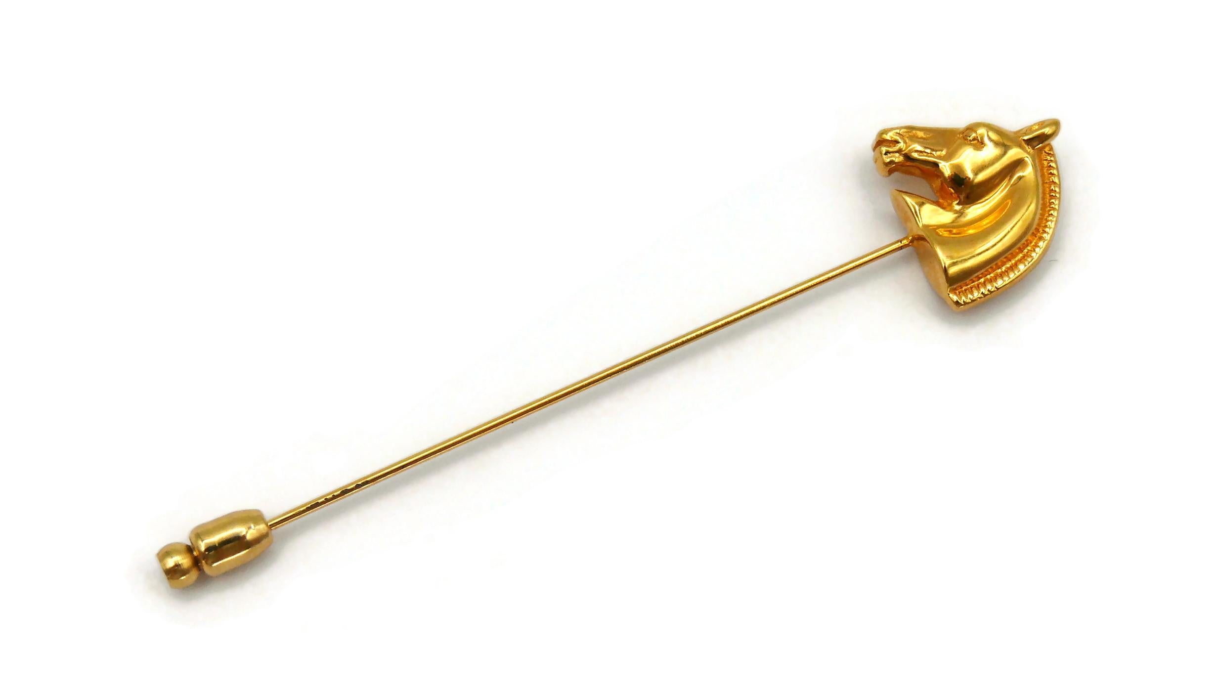 HERMES PARIS Gold Tone Horse Head Lapel Pin In Good Condition In Nice, FR