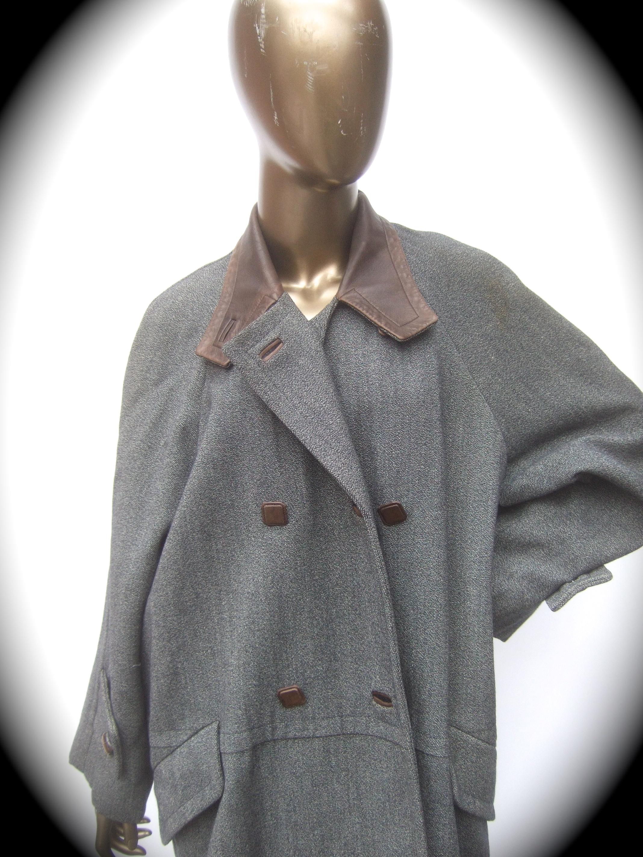 Hermes Paris Gray Heavy Gauge Wool Leather Trim Unisex Coat c 1970s  In Good Condition For Sale In University City, MO