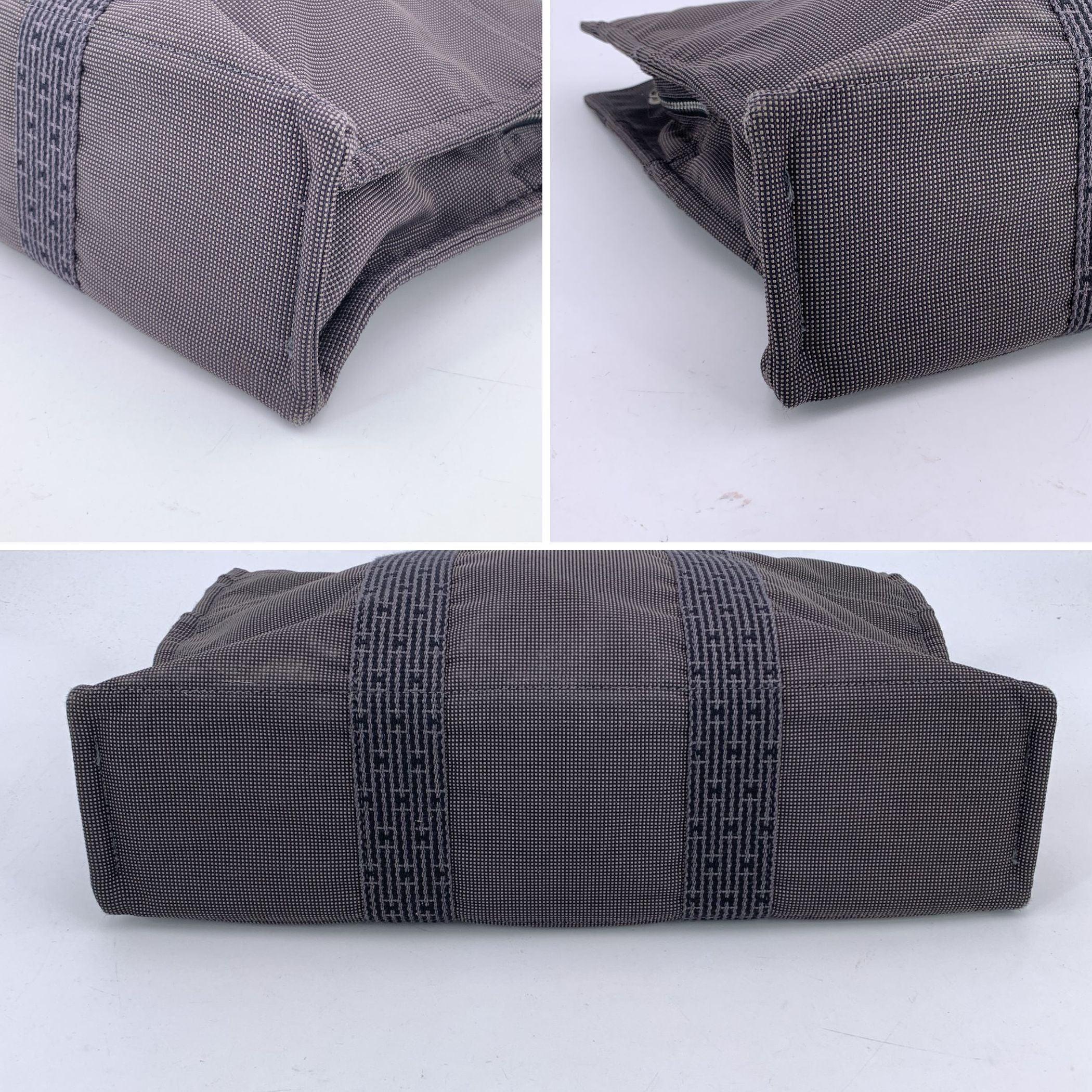 Hermes Paris Grey Canvas Her Line Herline MM Yale Tote Bag In Excellent Condition For Sale In Rome, Rome