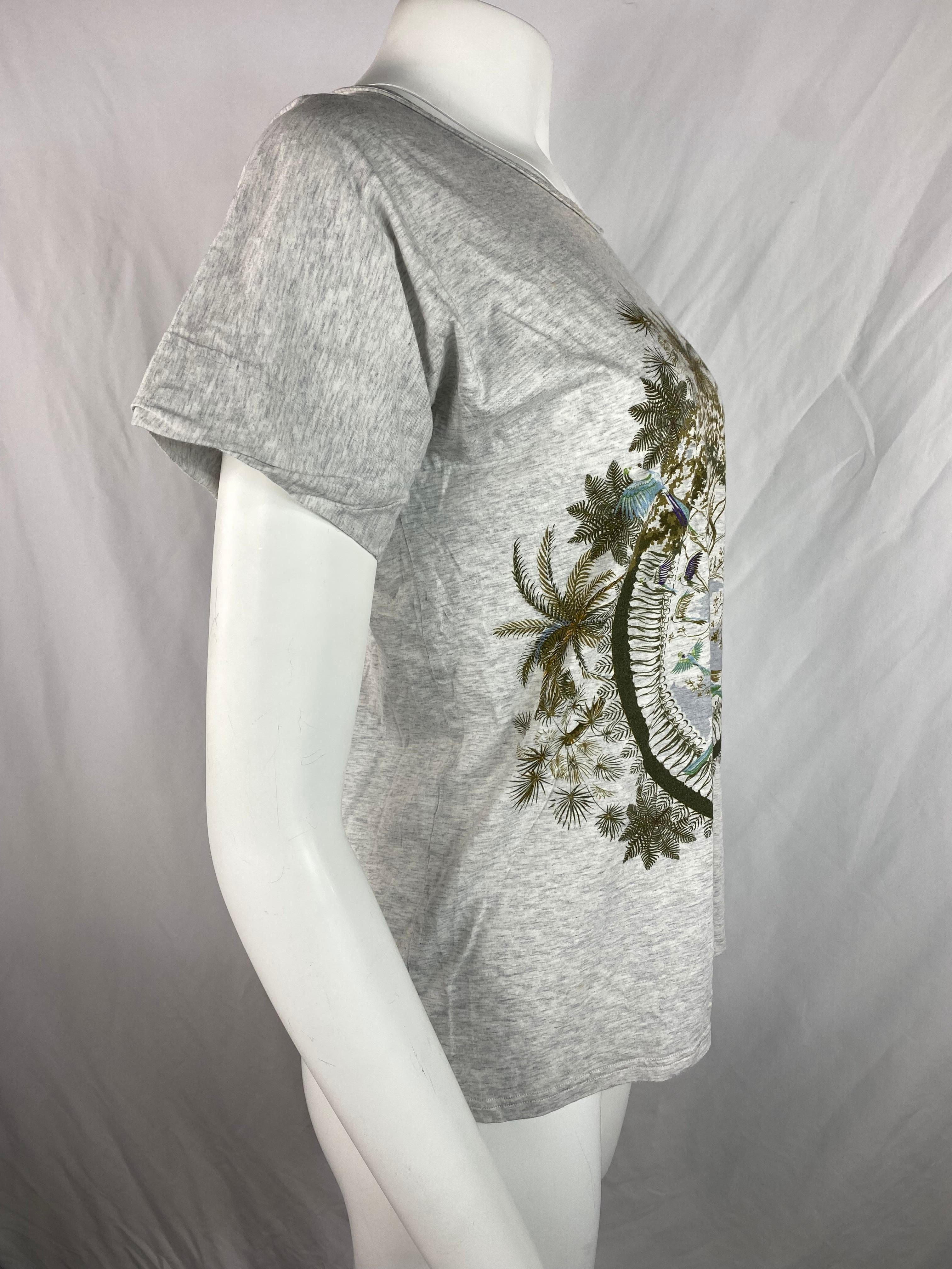 Product details:

The t- shirt is made out of 100% cotton, featuring short sleeves, crew neck line and floral, palm trees, tree of life and blue birds print on the front.