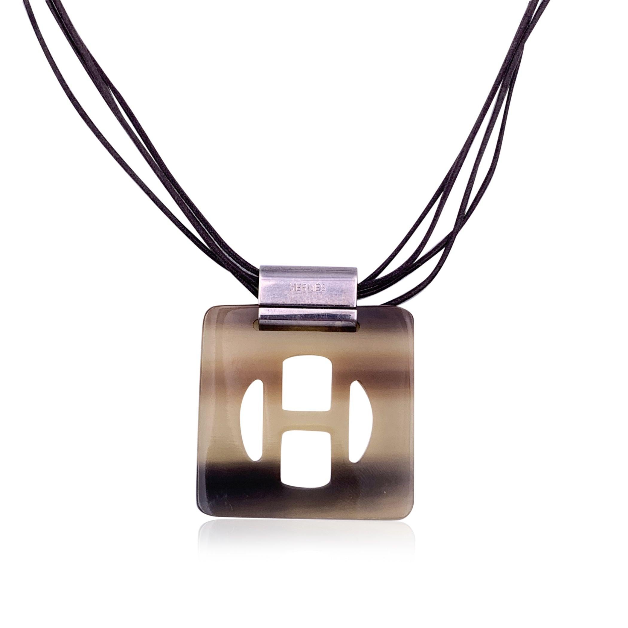 Hermes Paris - Pendentif Horn H - Cordon multibrins Excellent état - En vente à Rome, Rome