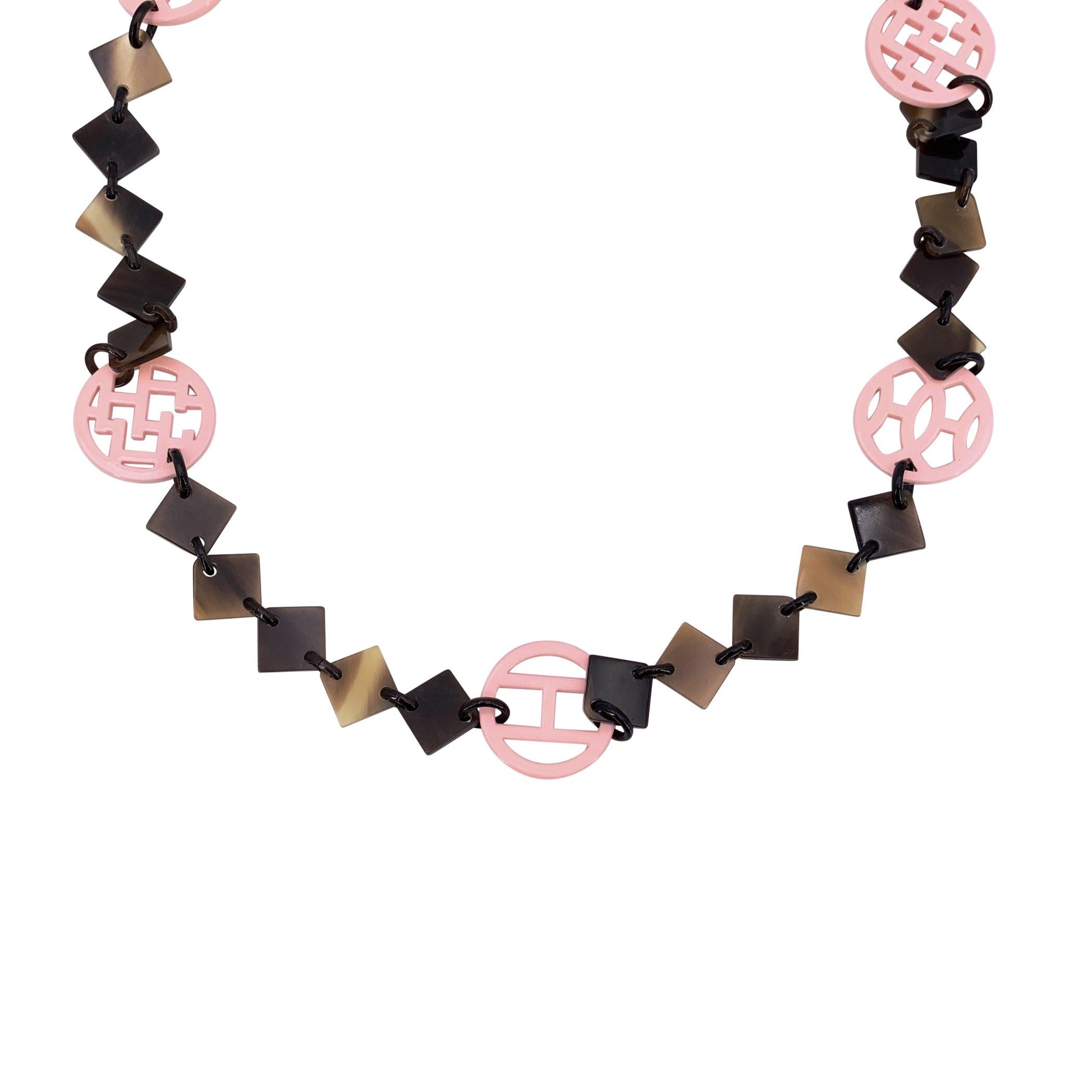 Beige Hermes Paris Lena Collana in Wood Laccato Rosa in vendita