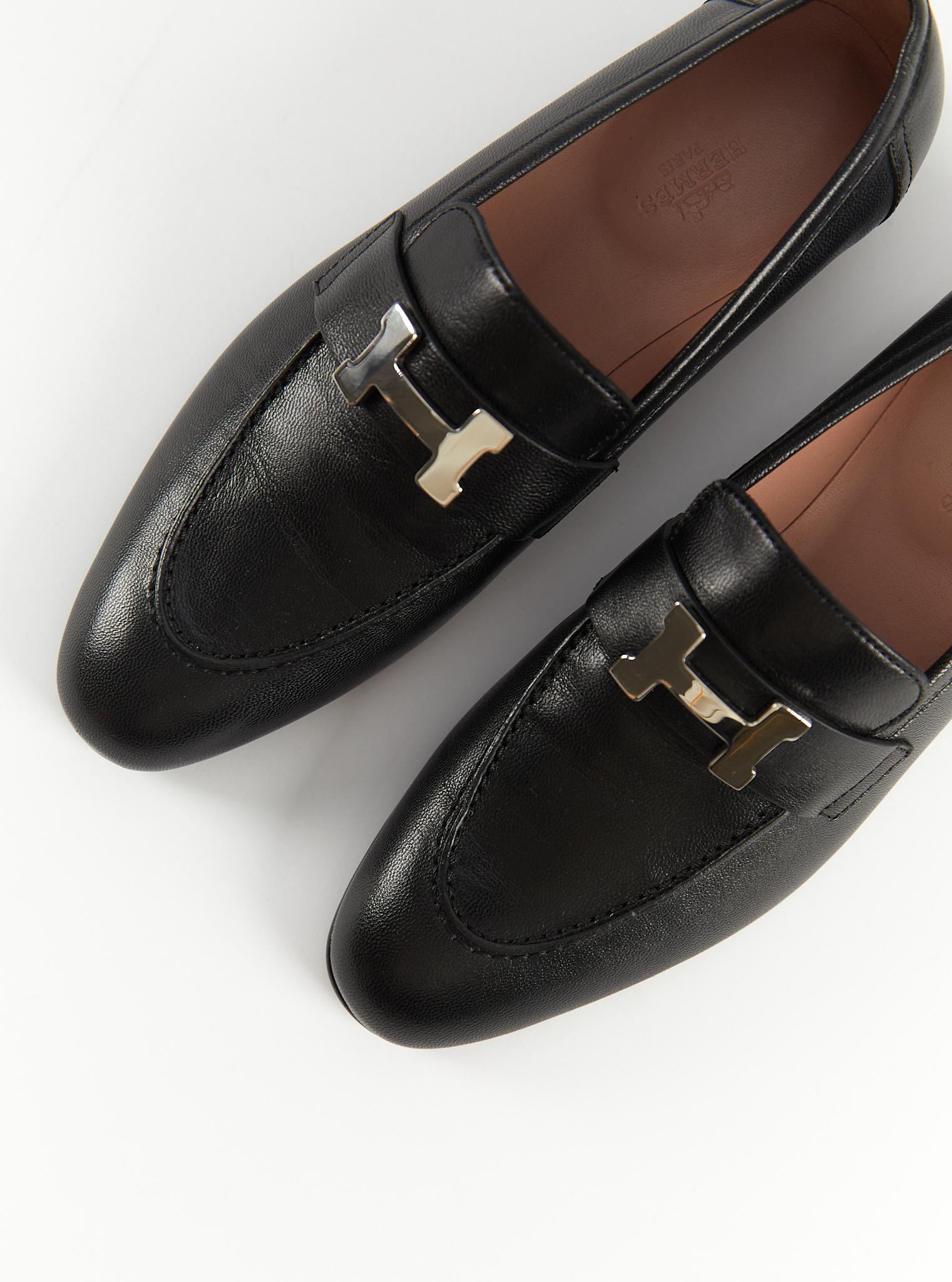 Hermès Paris Loafers in Black 

Goatskin Leather with Palladium Hardware 

Made in Italy

Size 37.5
