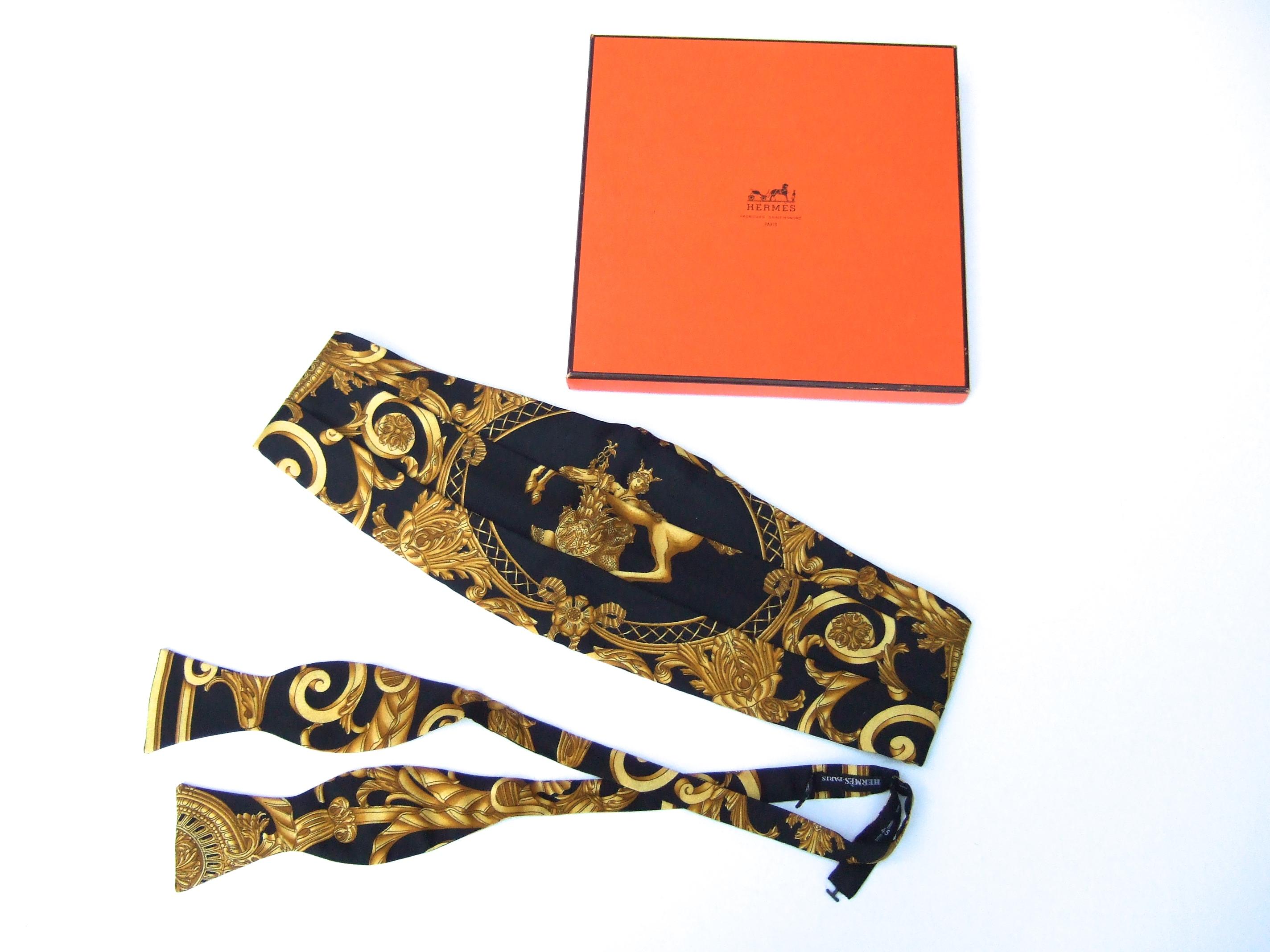 Fajín y pajarita de seda Hermes París para hombre en estuche Hermes c 1990s 1