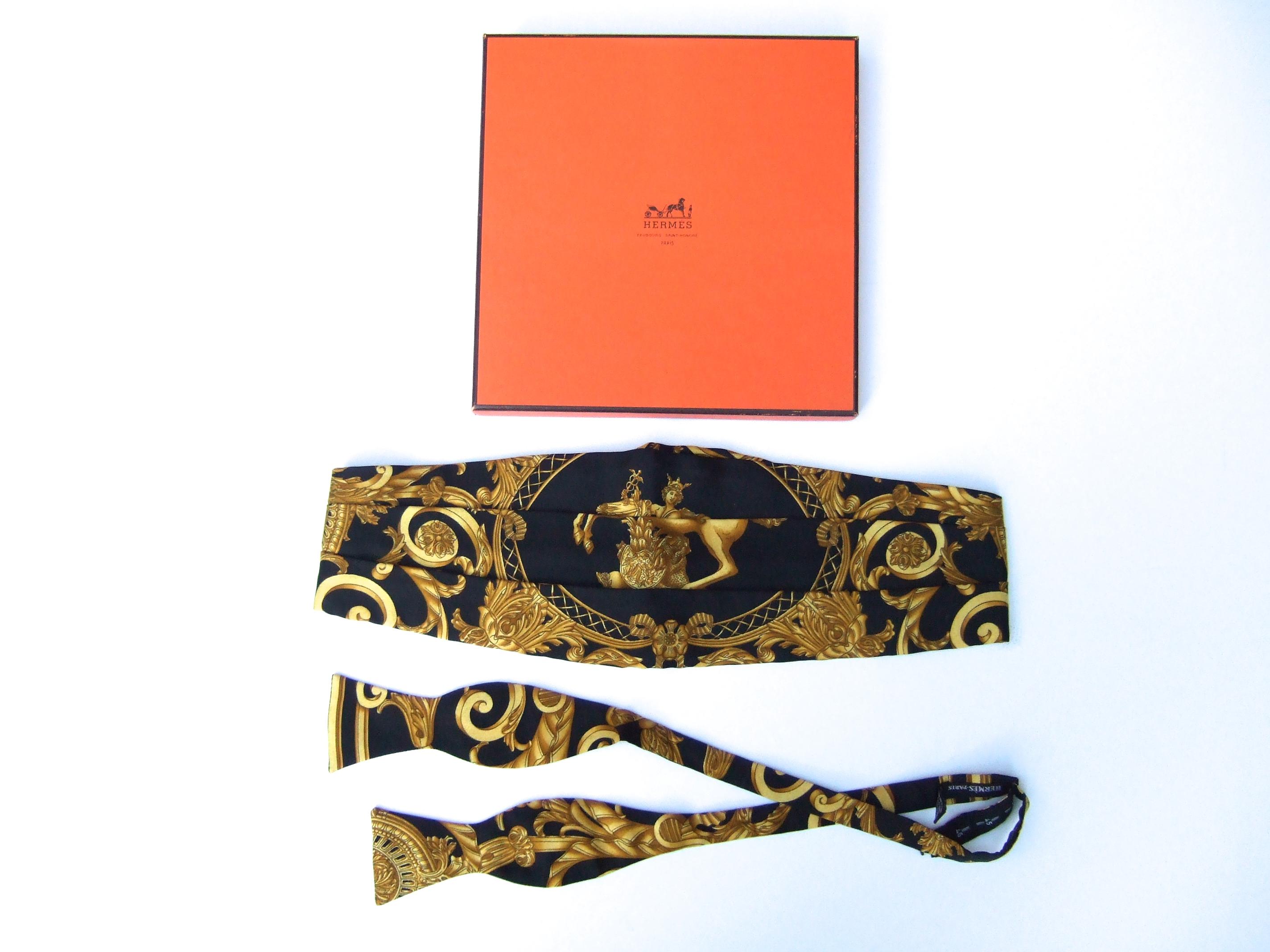 Fajín y pajarita de seda Hermes París para hombre en estuche Hermes c 1990s 4
