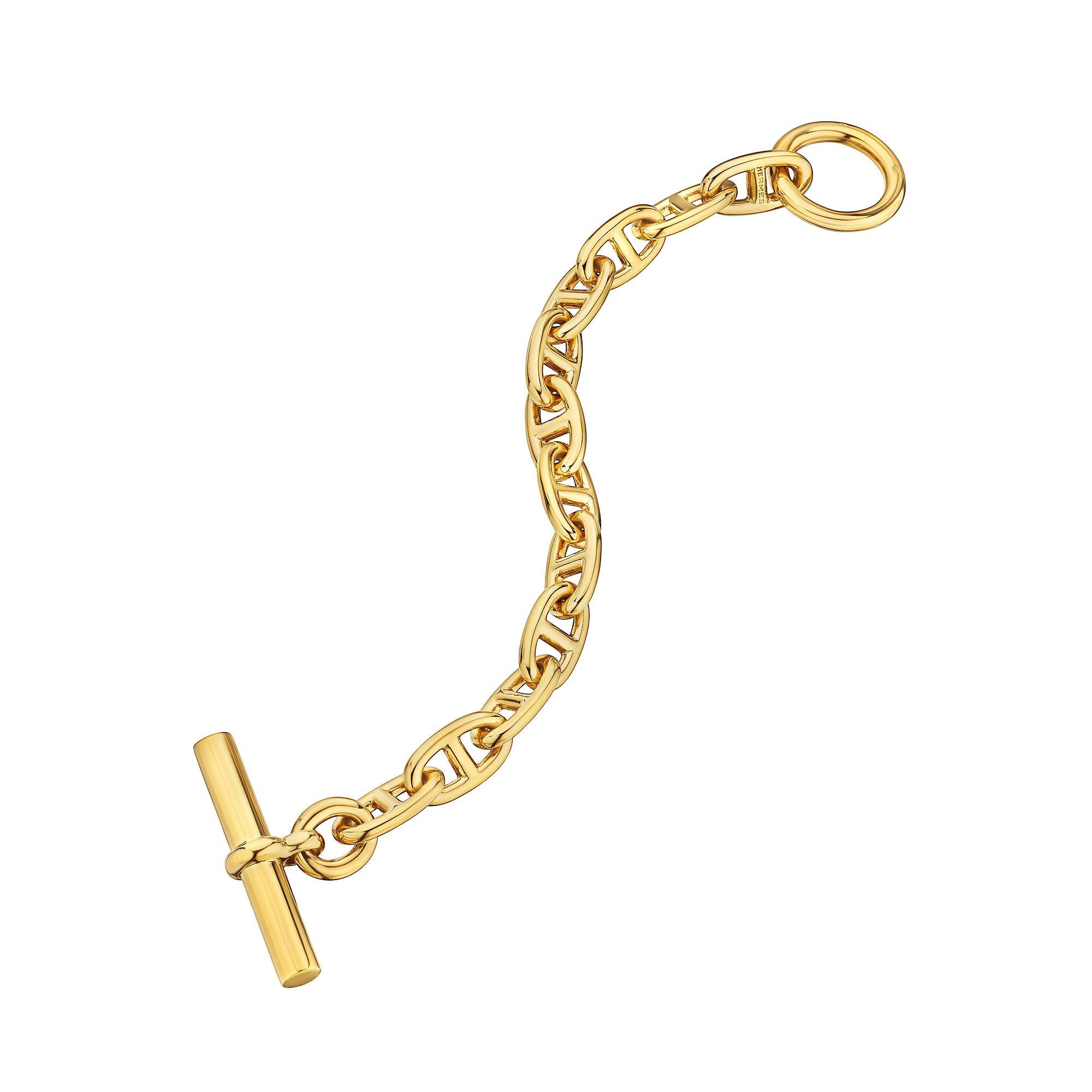 Bold and uncompromising this Hermes Paris modernist 'chaine d'ancre' toggle medium link bracelet is the statement piece you have been searching for. With 12 links, this polished 18 karat yellow gold bracelet is extraordinarily collectible and