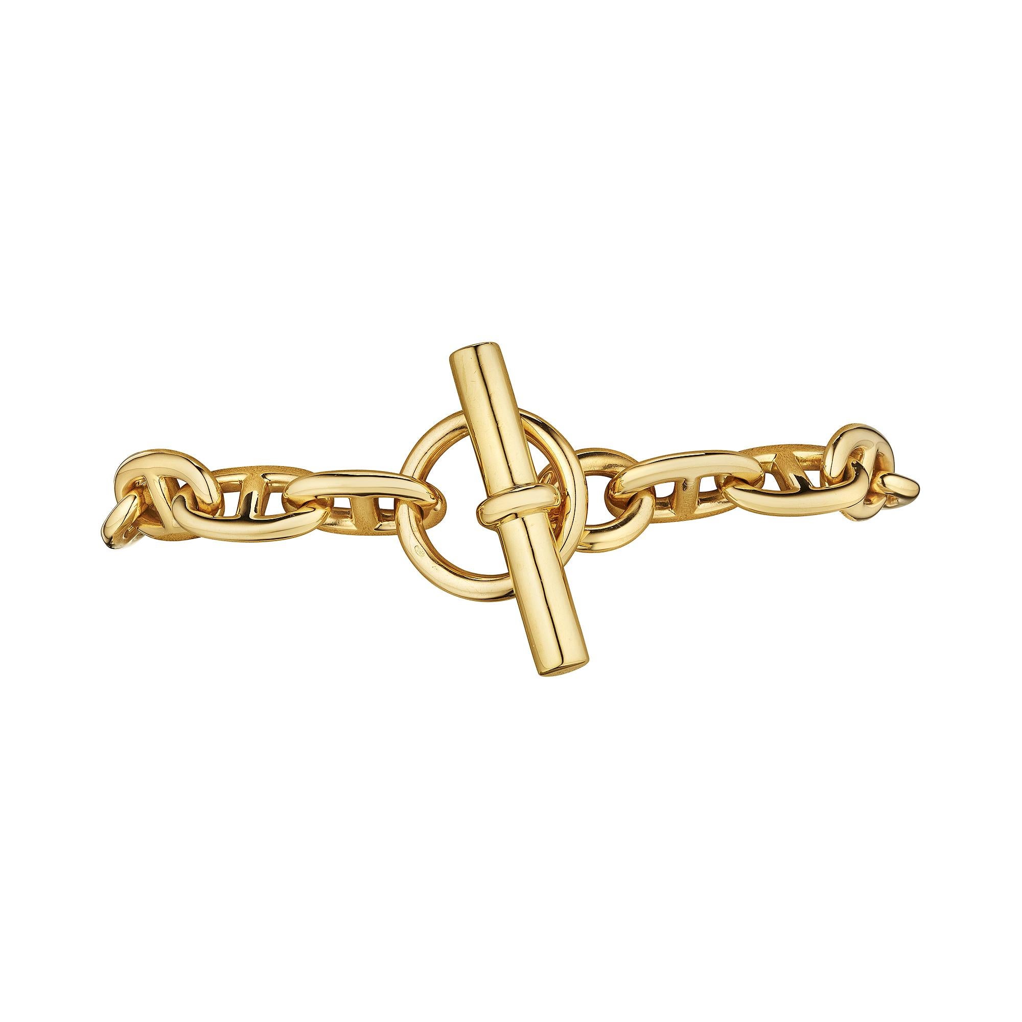 Bold and uncompromising this Hermes Paris modernist 'chaine d'ancre' toggle medium link bracelet is the statement piece you have been searching for. With 15 links, this polished 18 karat yellow gold bracelet is extraordinarily collectible and
