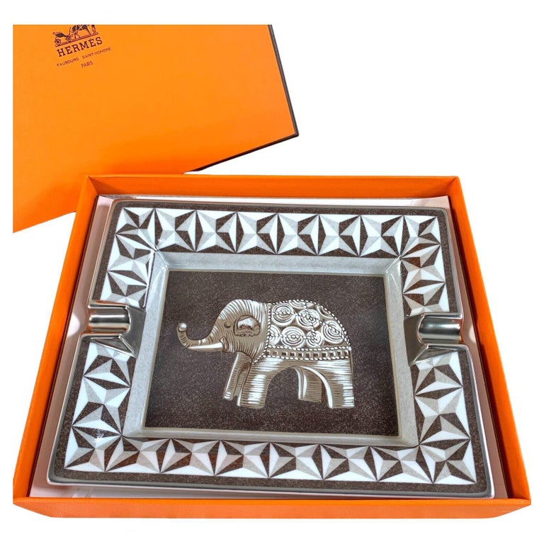 Hermes Paris Porcelain Cigar Ashtray Grey Platinum Elephant Tray Vide