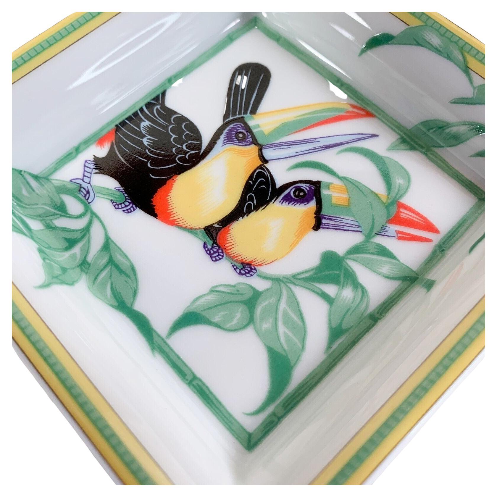 HERMES Paris Porcelain Mini Tray Cigar Ashtray Plate Toucan Bird
8 x 8 cm
Circa 2000
Beautiful colors and design 
White / Green / Blue 
Made in France 