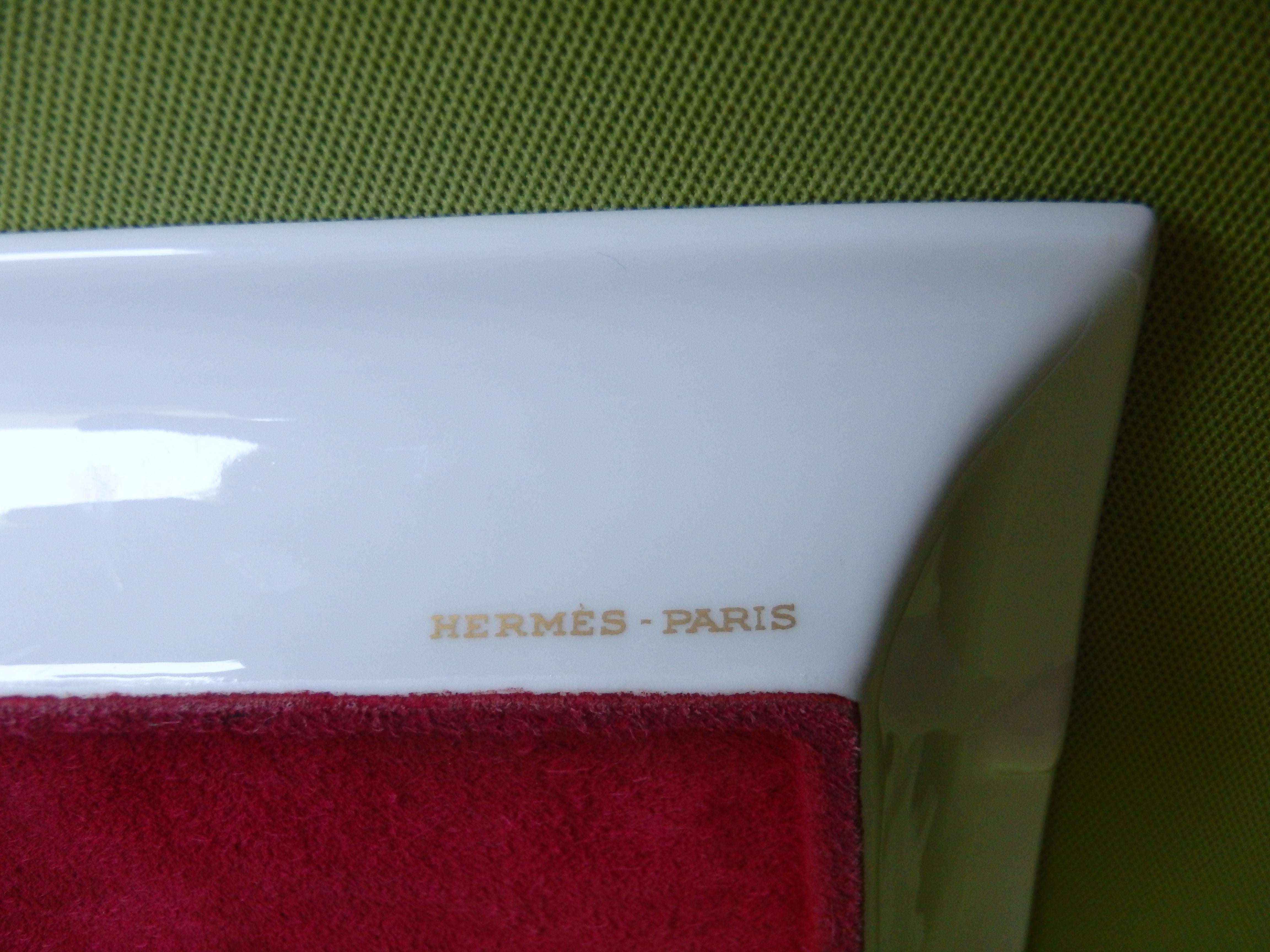 Hermes, Paris Rare Big Ashtray in Dark Pink with Abstract Fern Plant Leaves For Sale 3