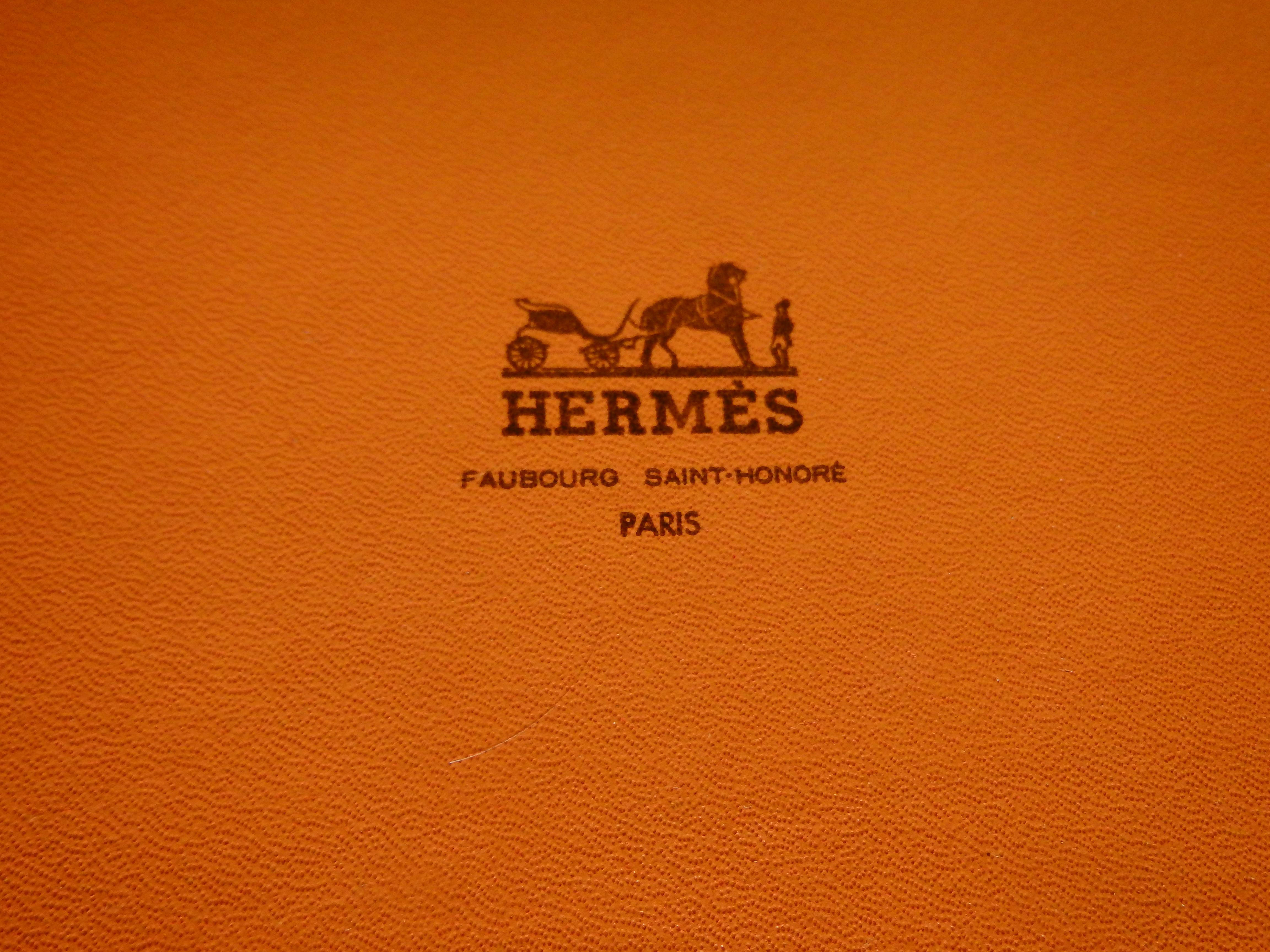 Modern Hermes, Paris Rare Big Ashtray in Dark Pink with Abstract Fern Plant Leaves For Sale