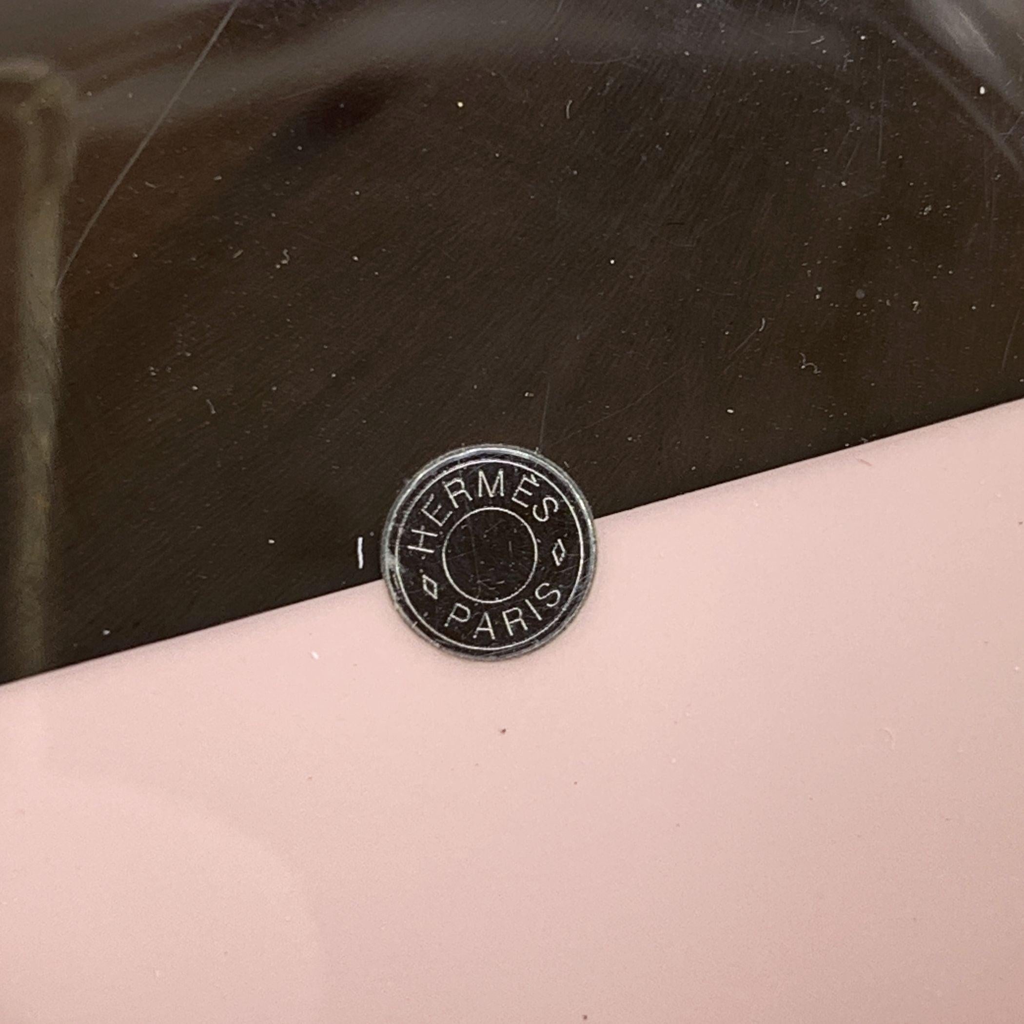 Hermes Paris Collana con ciondolo rotondo rosa laccato in vendita 1