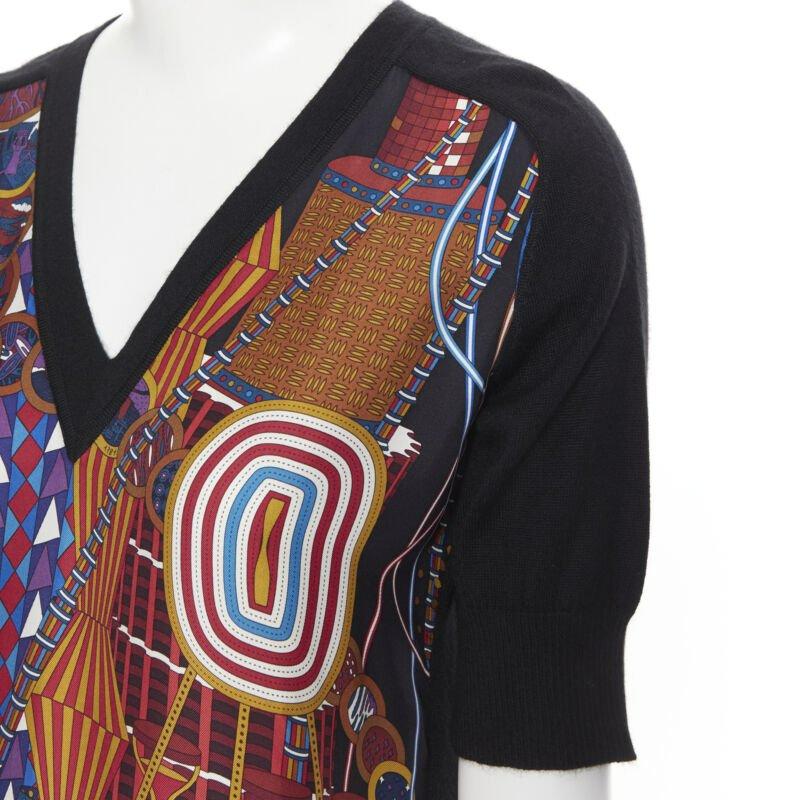 Pull à col V en maille de cachemire noir avec imprimé en soie Hermès Paris, signature Fr34 en vente 2