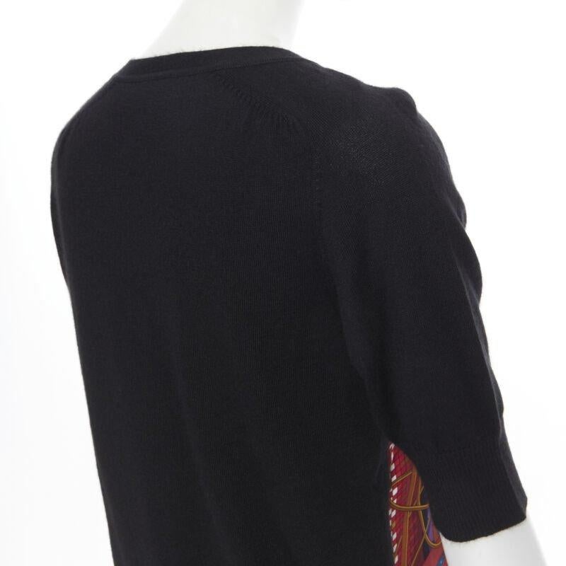 Pull à col V en maille de cachemire noir avec imprimé en soie Hermès Paris, signature Fr34 en vente 3