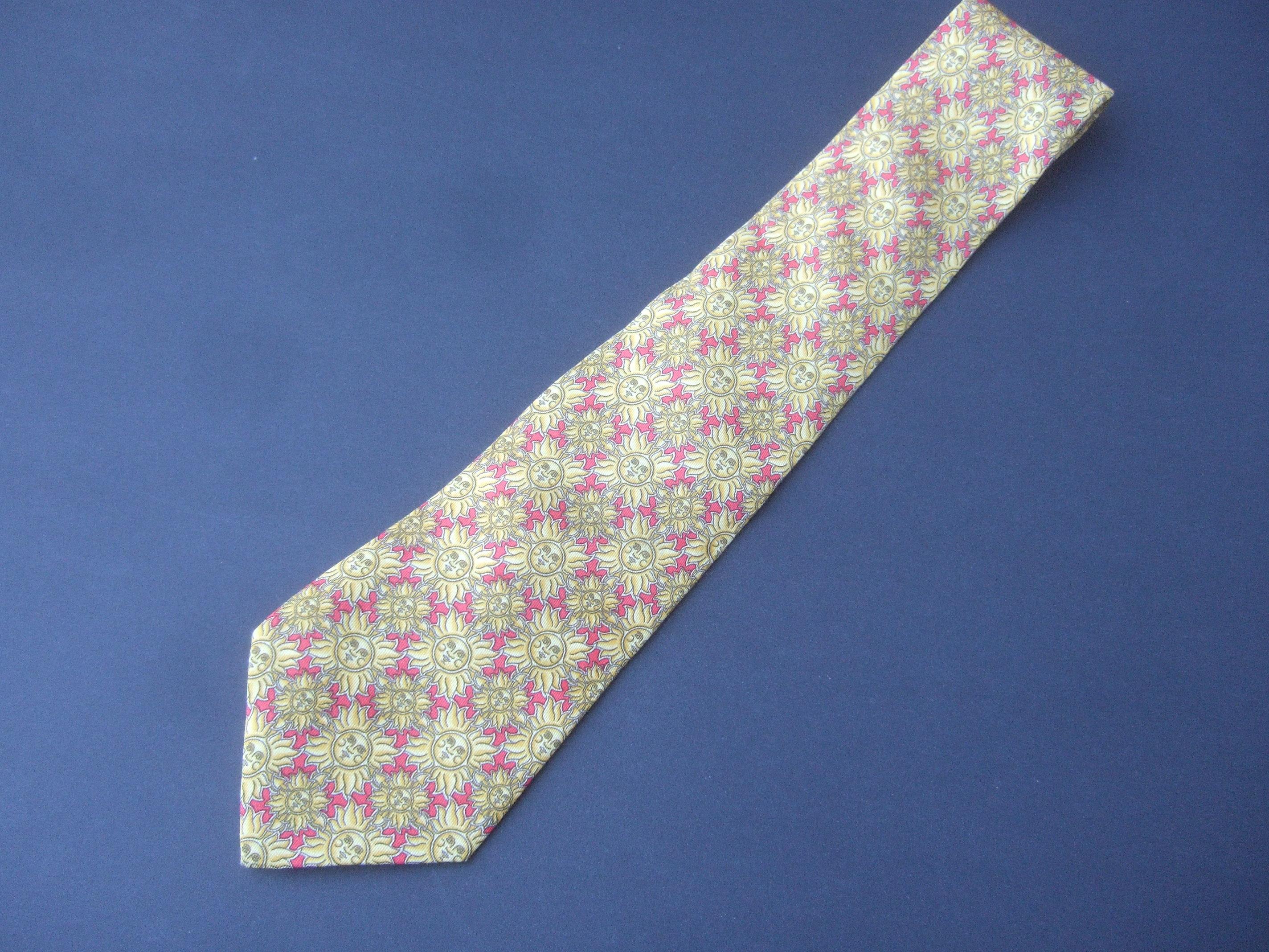 Hermès Paris - Cravate en soie imprimée soleil doré dans une boîte Hermès, circa 1990 5