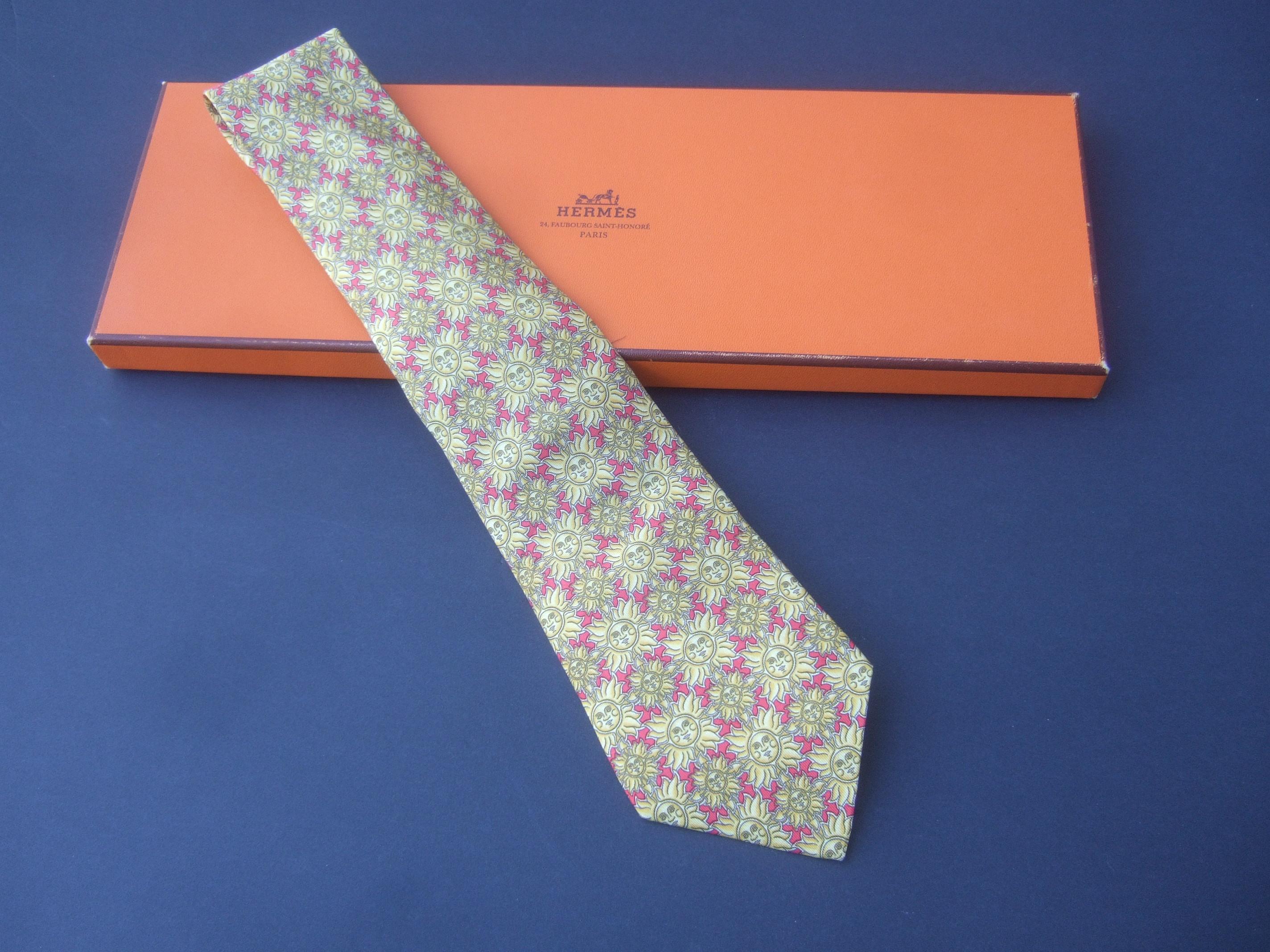 Hermès Paris - Cravate en soie imprimée soleil doré dans une boîte Hermès, circa 1990 3