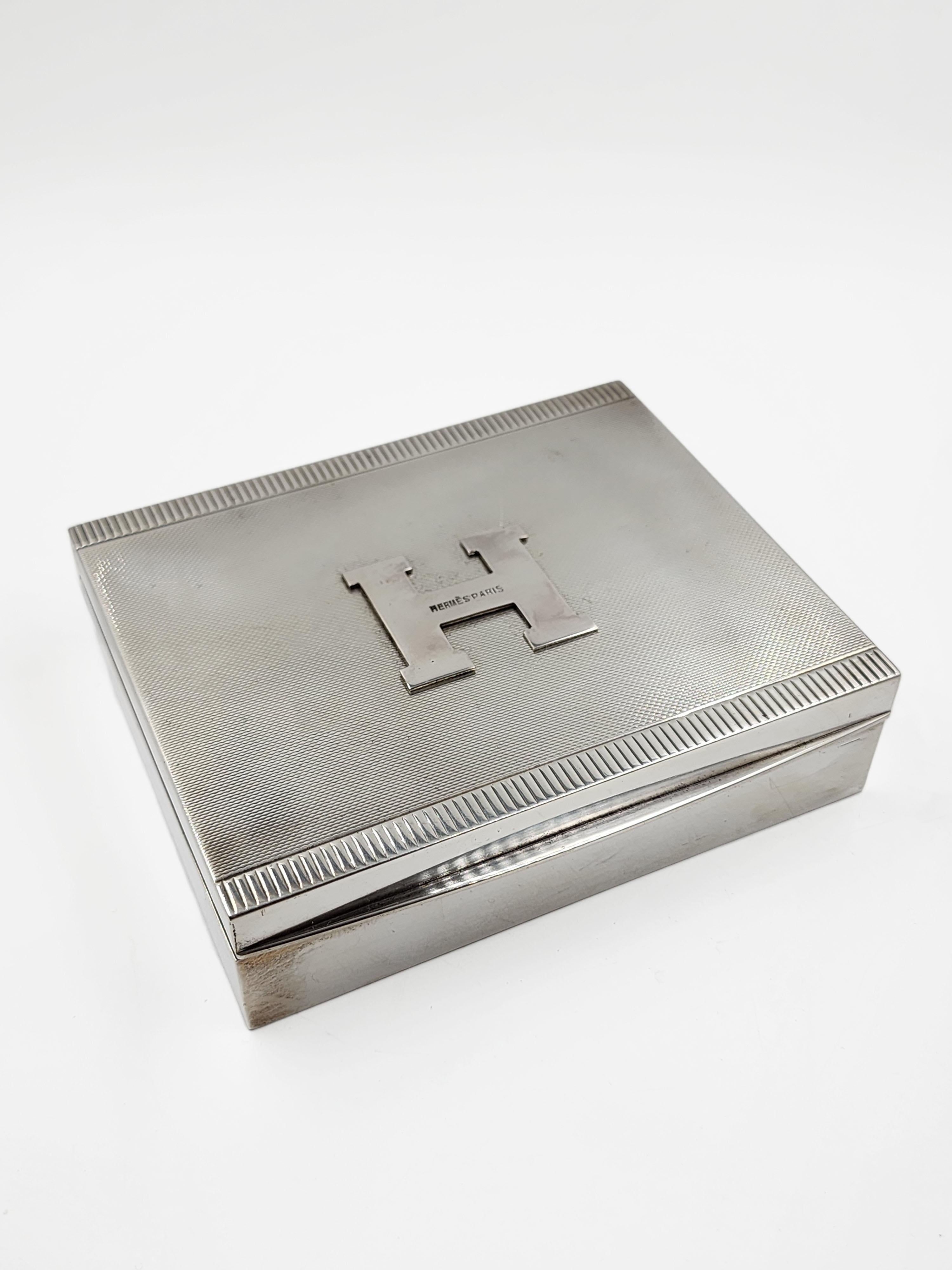 Art déco Hermes Paris boîte art déco en métal argenté en vente