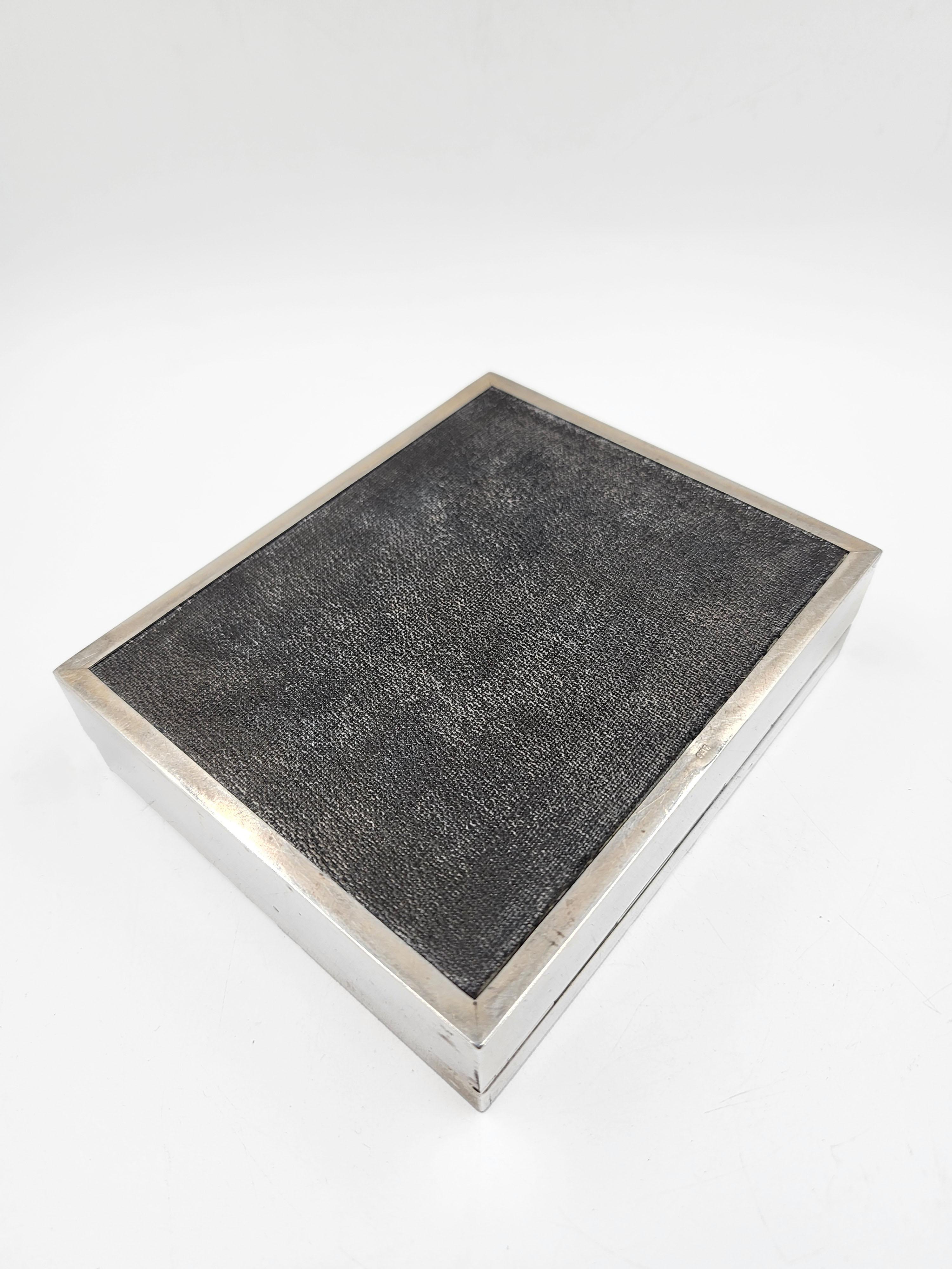 Français Hermes Paris boîte art déco en métal argenté en vente