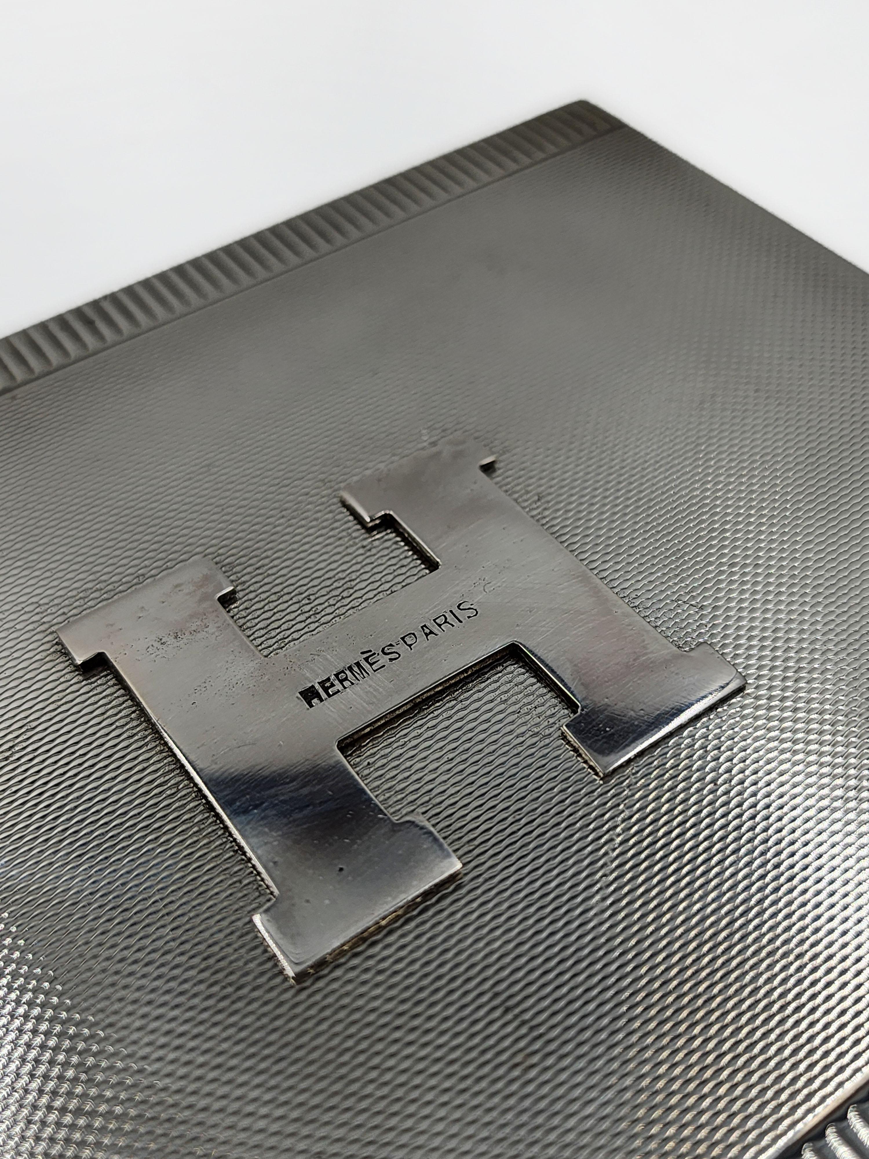 Hermes Paris boîte art déco en métal argenté Bon état - En vente à Autonomous City Buenos Aires, CABA