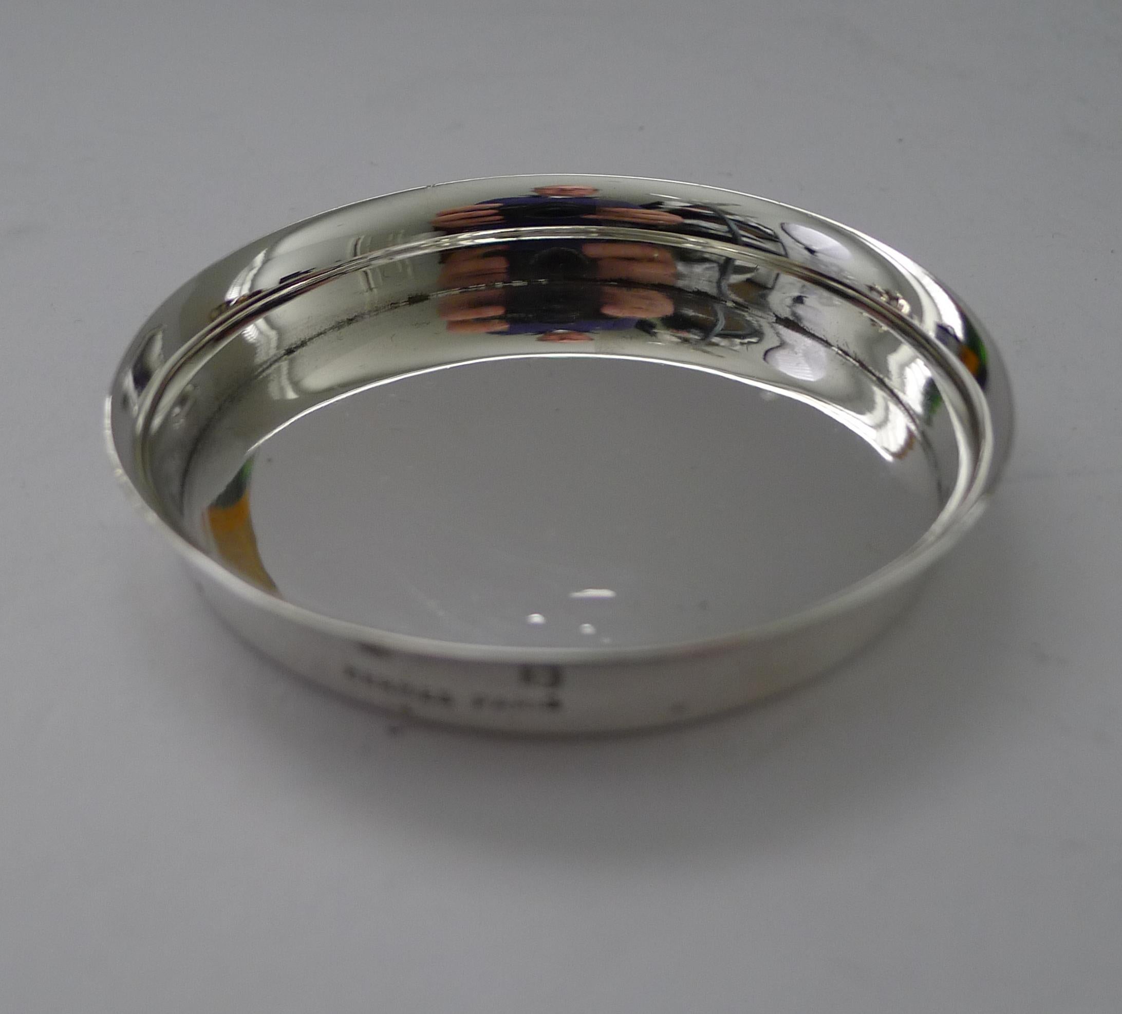 A superb little solid silver dish made by the well renowned French silversmith Ravinet d'Enfert who made the majority of the silver and silver plated pieces for the iconic Hermes of Paris.

The silver is fully signed by Ravinet d'Enfert and Hermes