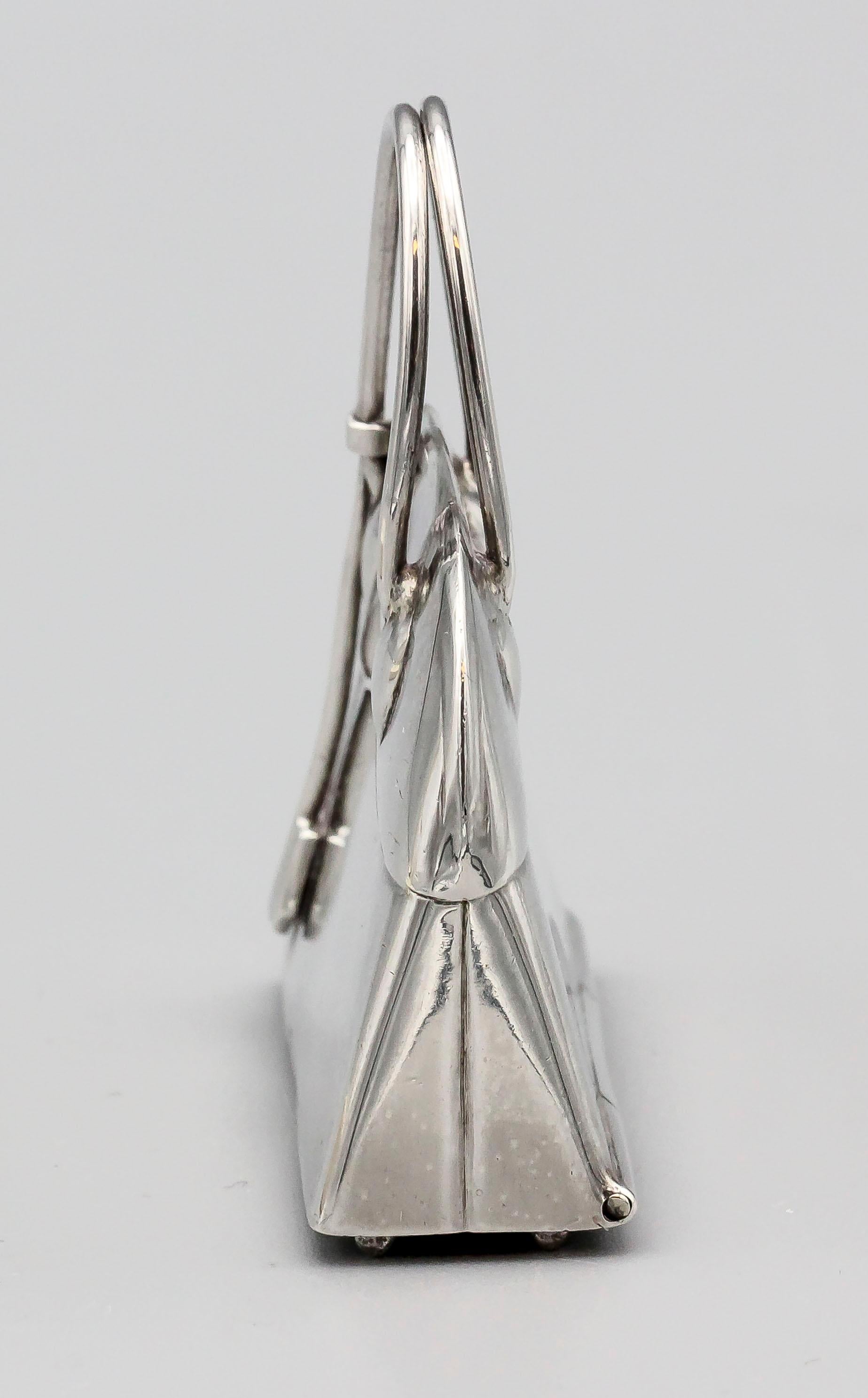 Pendentif avec breloque en forme de boîte à pilules sac bolide en argent sterling, de Hermès Paris Bon état - En vente à New York, NY