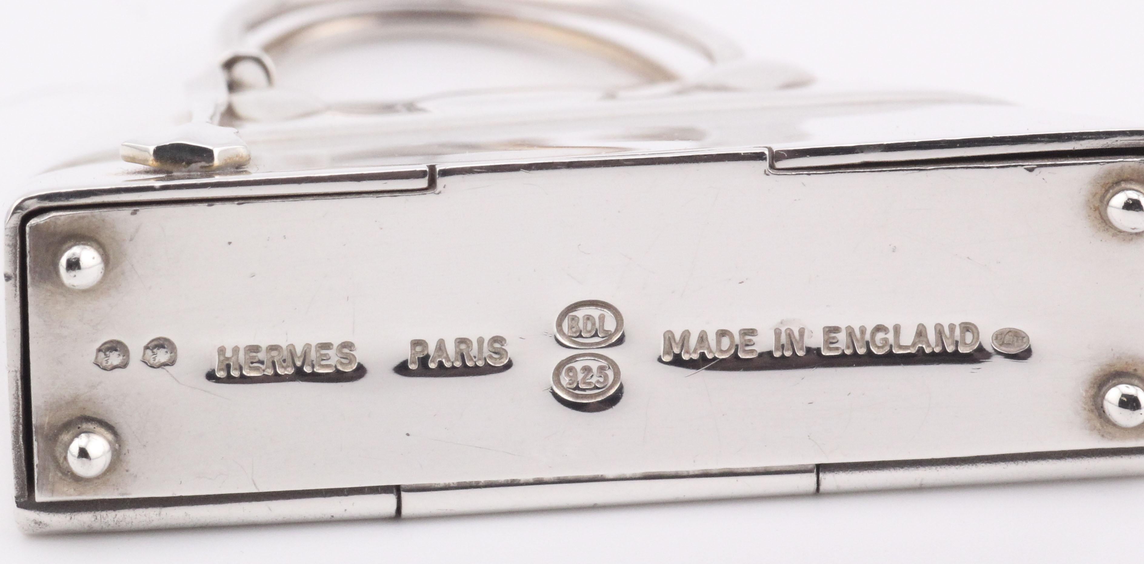Colgante pastillero Hermes París de plata de ley en venta 4