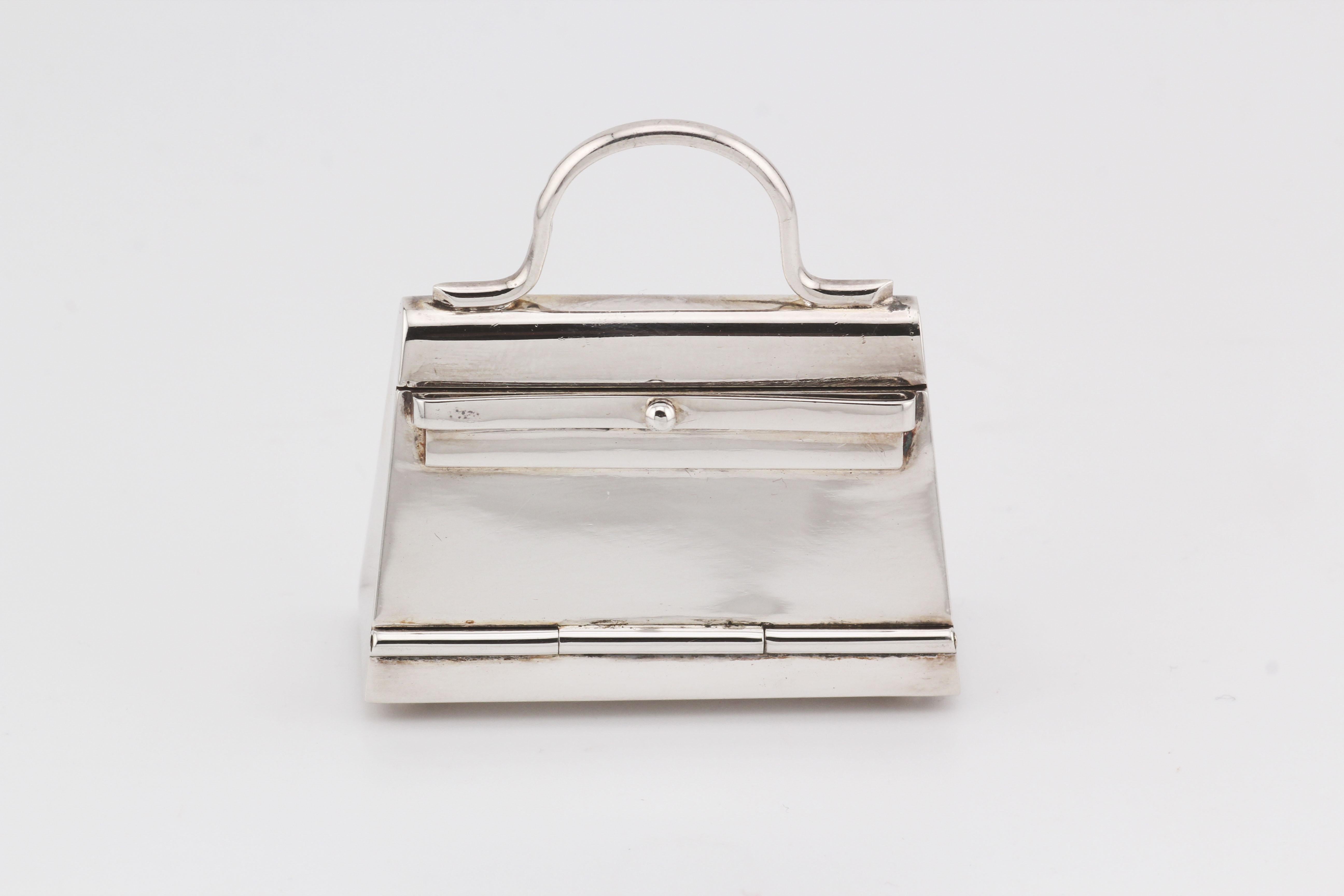 Hermès Paris, pendentif pilulier en forme de sac Kelly, en argent sterling Bon état à Simpsonville, SC